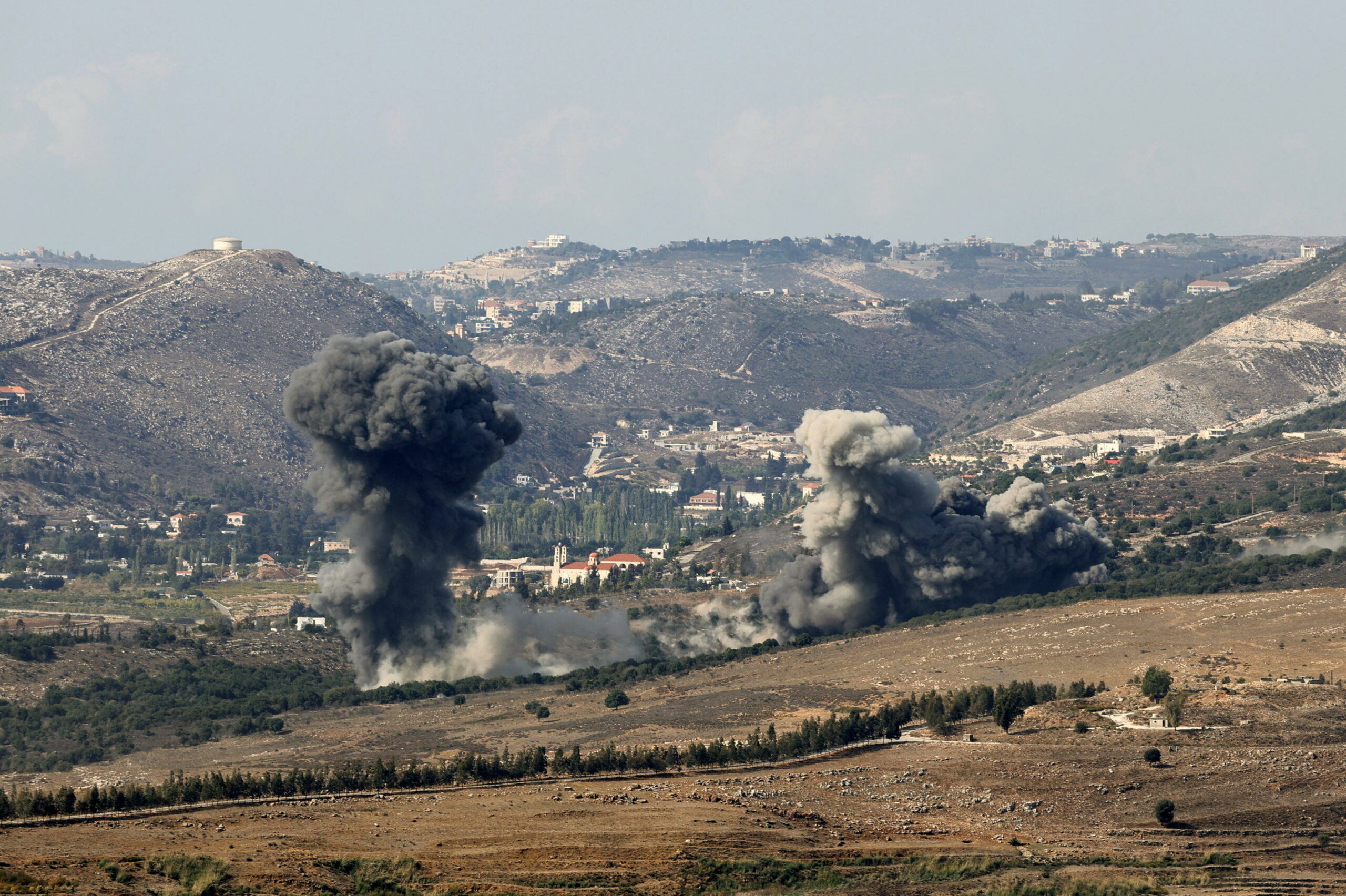 Israele lancia serie di attacchi su Libano orientale contro “siti di Hezbollah”