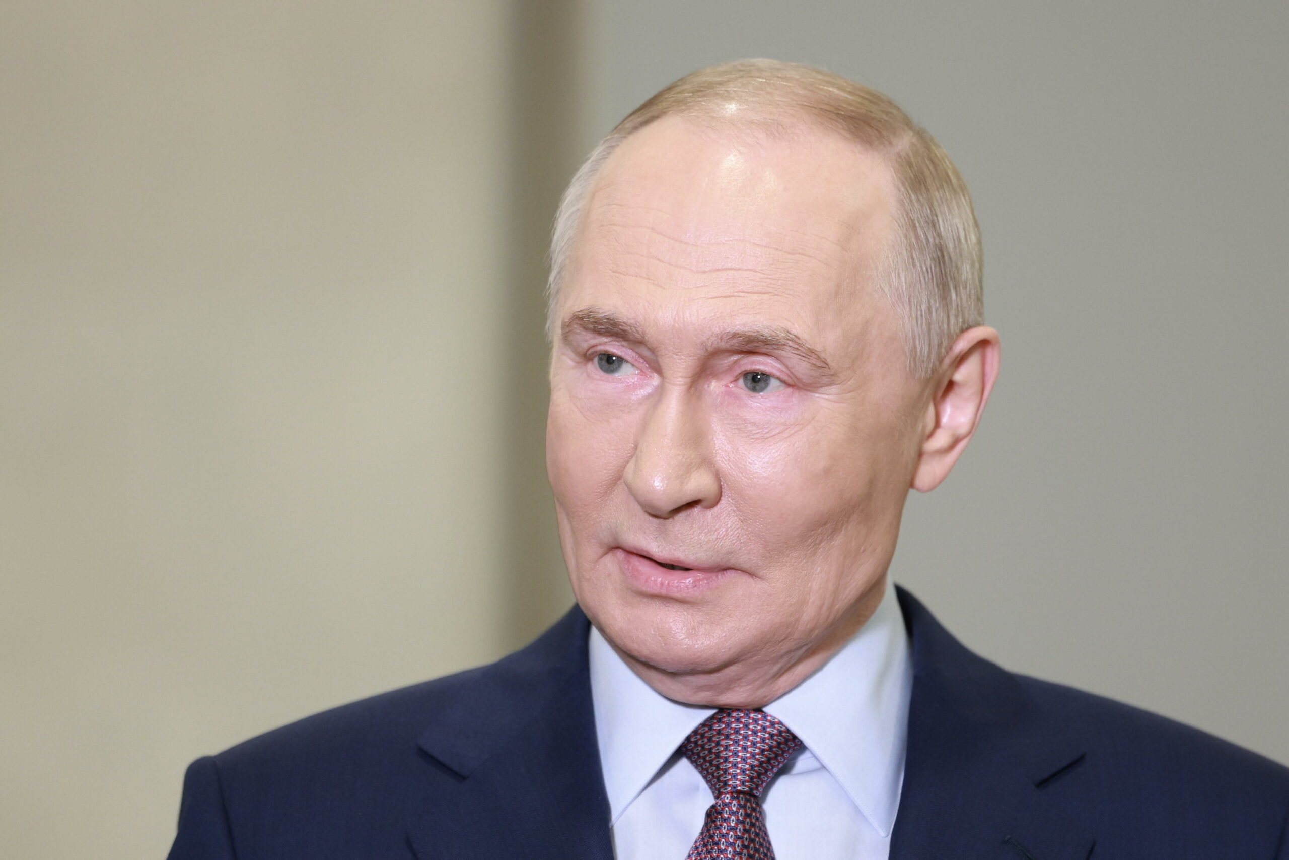 Putin definisce sanzioni USA “atto ostile” e minaccia “risposta schiacciante” se Ucraina otterrà Tomahawk