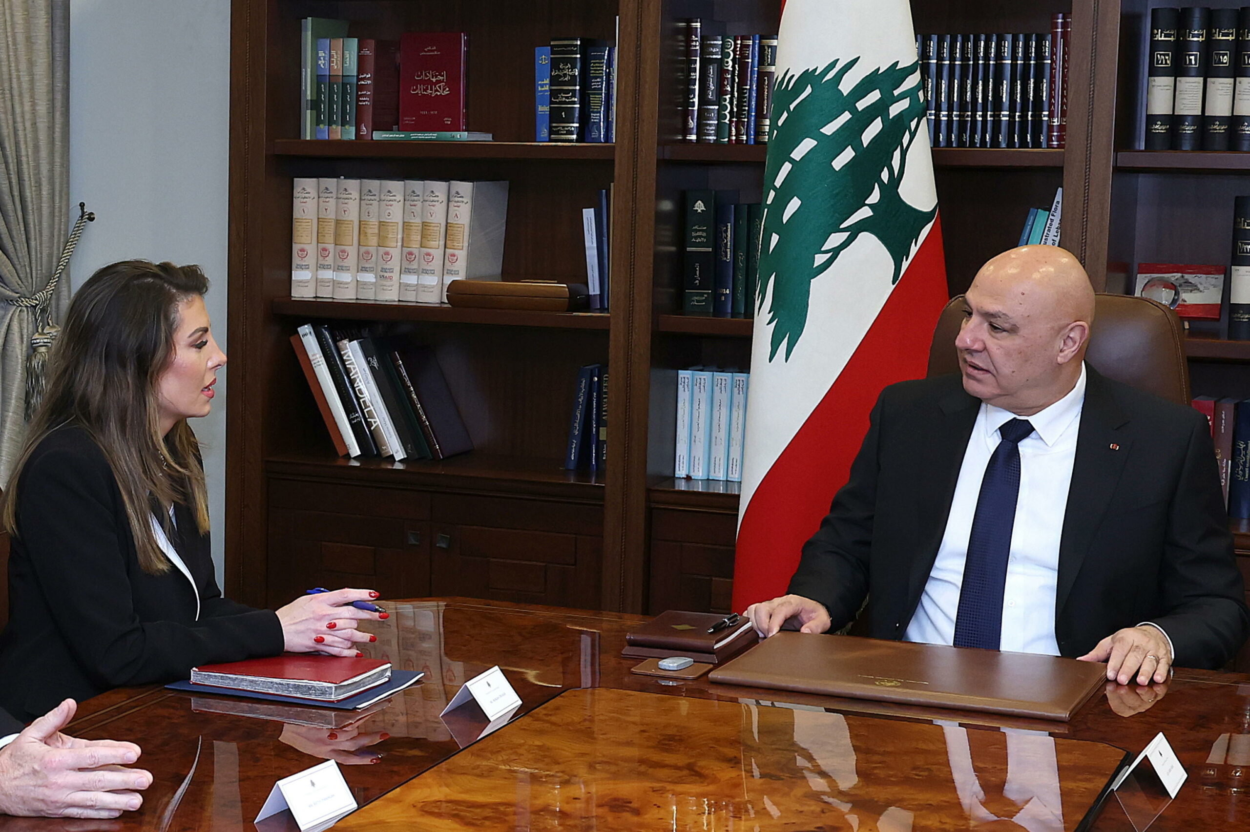 Presidente libanese chiede fine raid israeliani in incontro con inviata USA