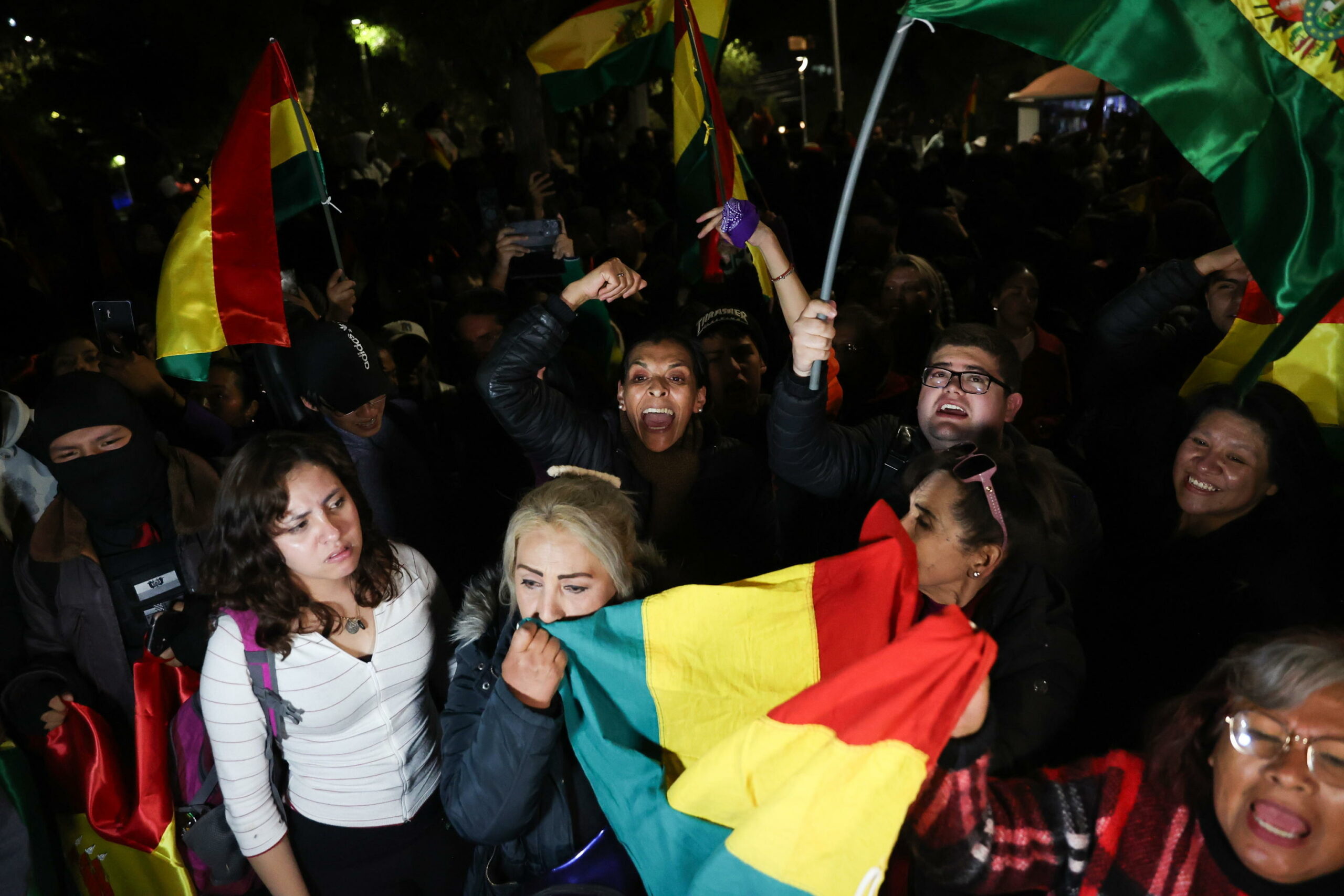 Bolivia: continua crisi diplomatica con la Colombia e proteste contro presidente Paz