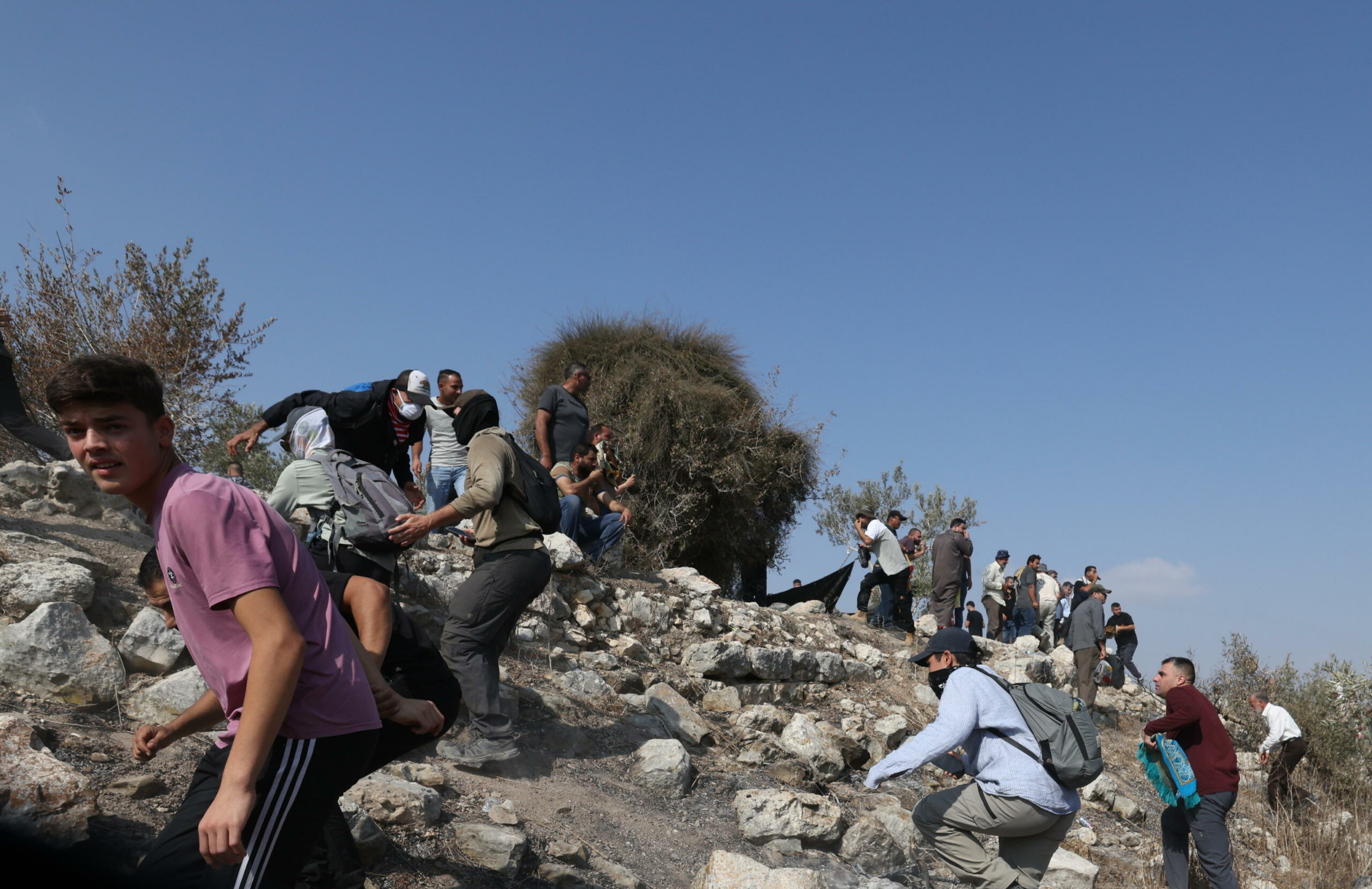 Cisgiordania: coloni israeliani attaccano magazzino palestinese, 4 arresti