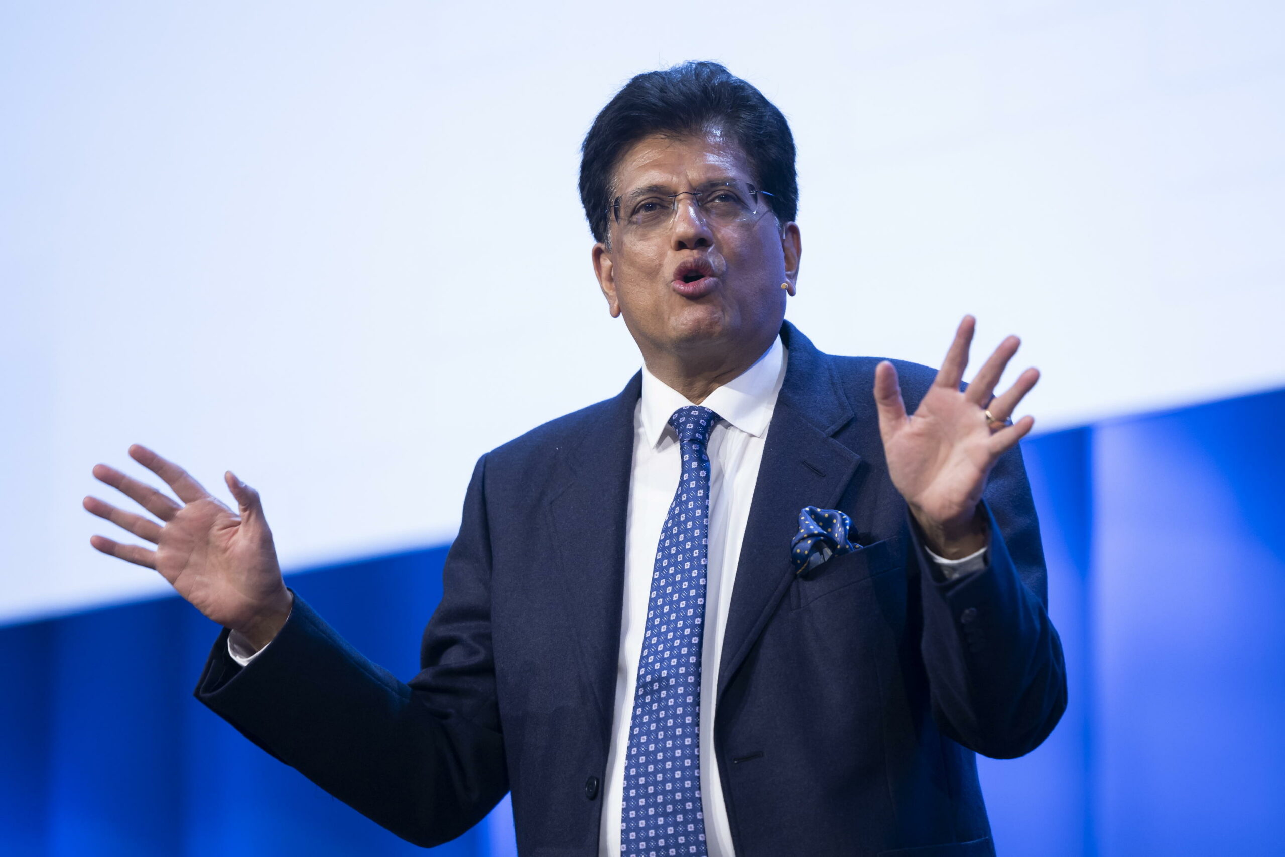 Afghanistan cerca investimenti e beni indiani mentre ministro talebano arriva in India