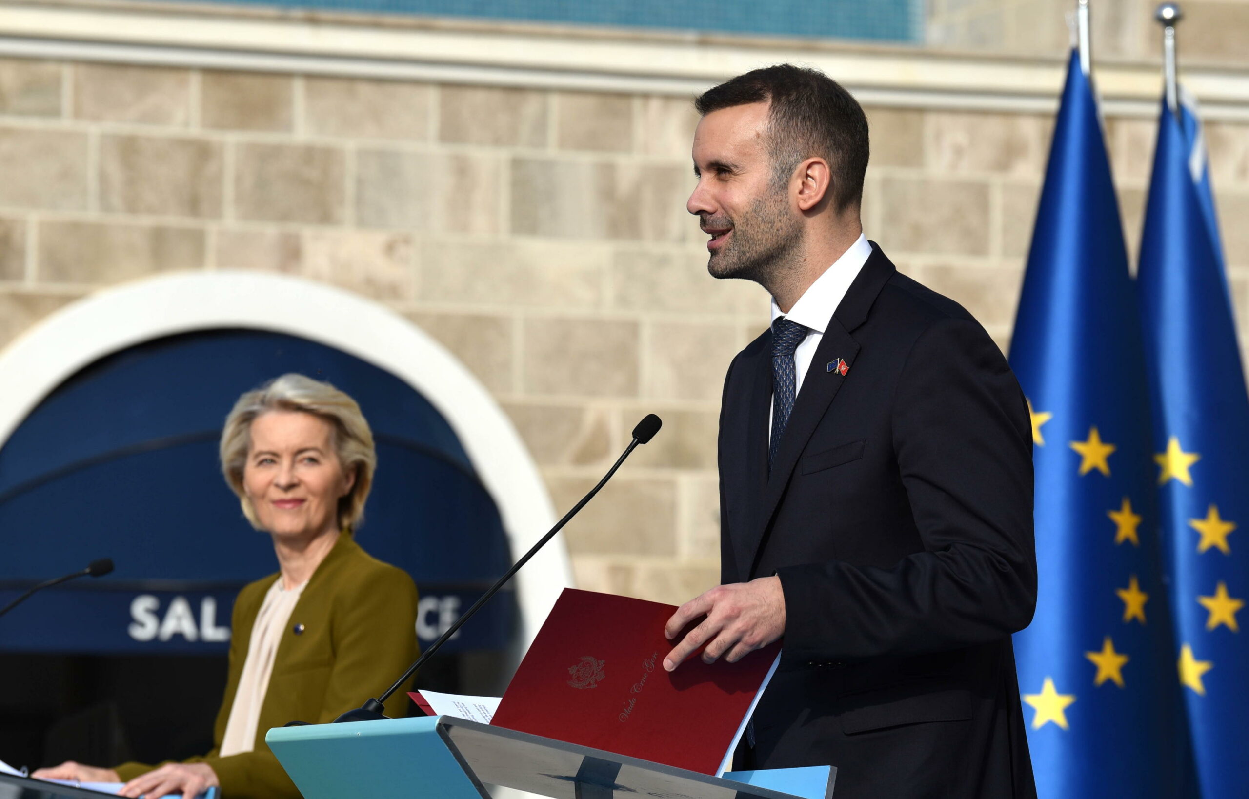 Montenegro promette restrizioni visti per russi e afferma che “non c’è alternativa a piena adesione UE”