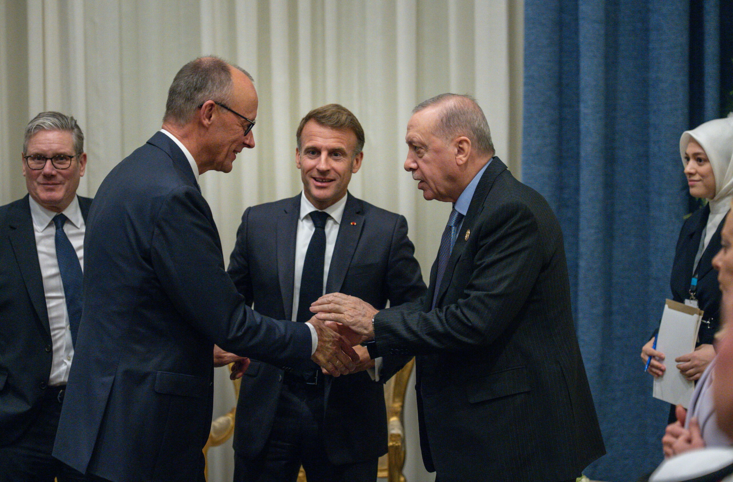 Ucraina: UE punta a riallacciare legami con Ankara, Lavrov definisce “patetici” sforzi diplomatici francesi