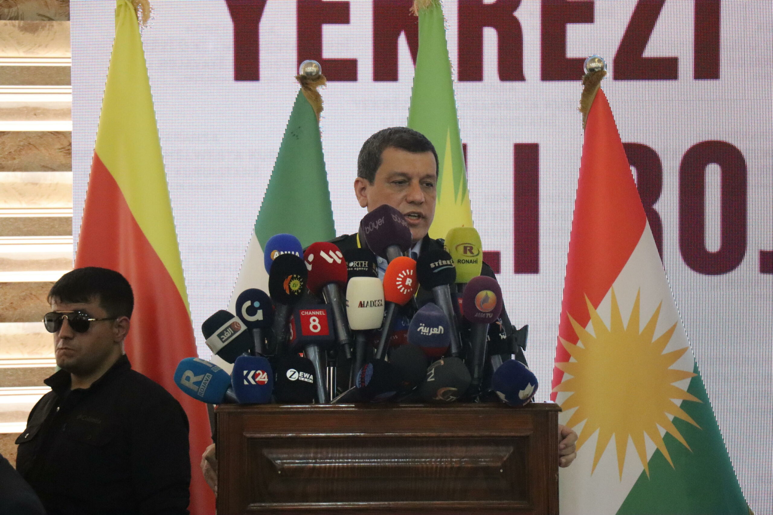 Comandante curdo-siriano chiede di visitare la Turchia e incontrare Ocalan