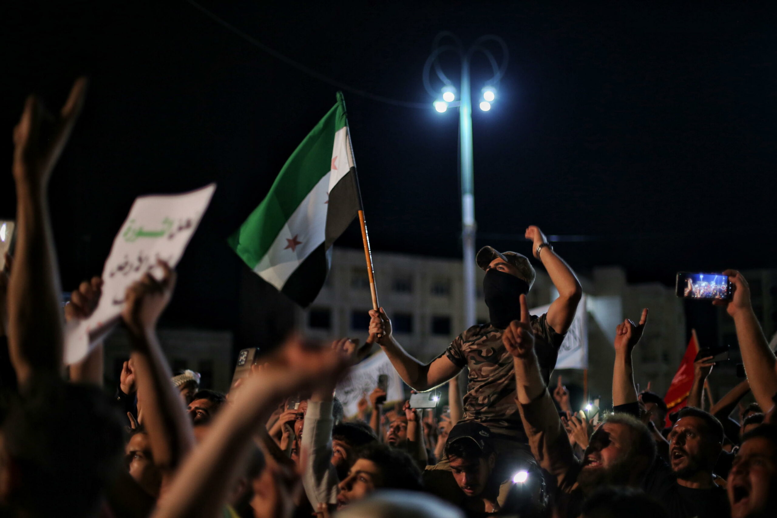 Forze siriane disperdono proteste a Latakia con colpi d’arma da fuoco