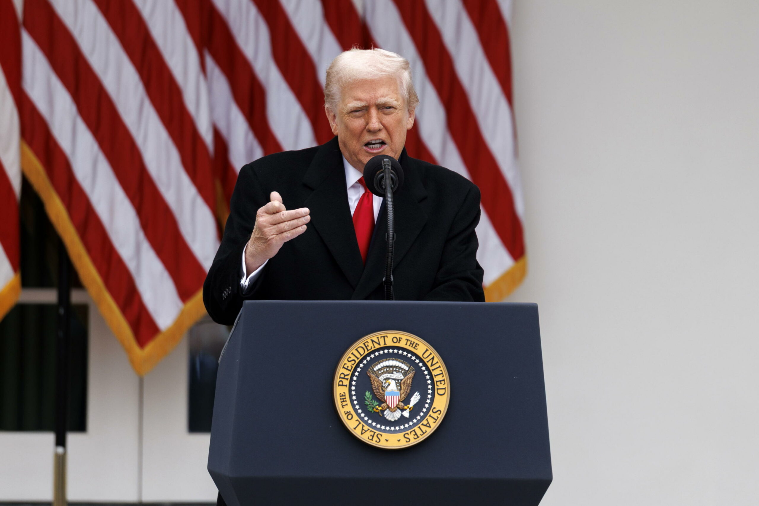 Trump avverte Israele di “non interferire nell’evoluzione della Siria”