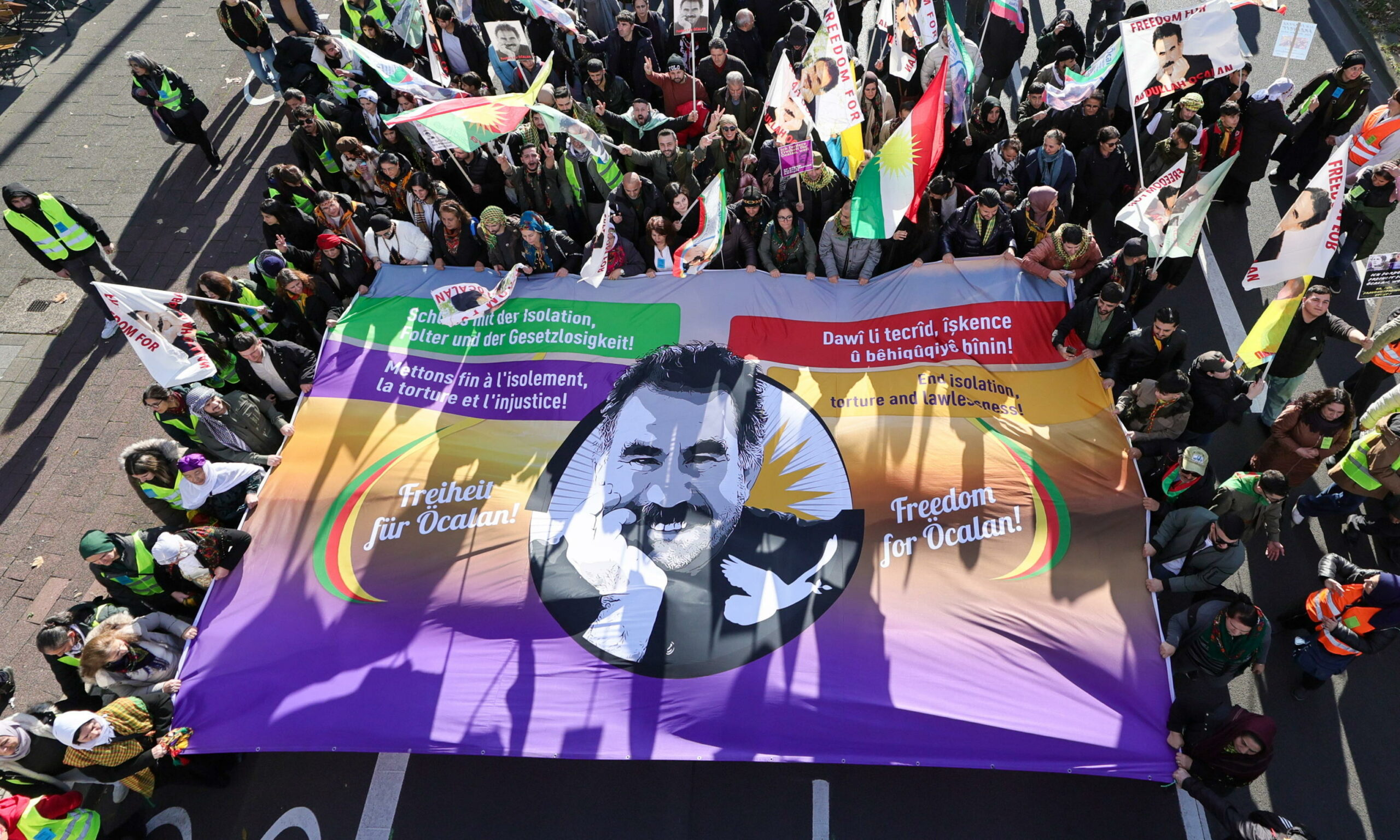 PKK chiede alla Turchia di liberare Ocalan per far avanzare processo di pace