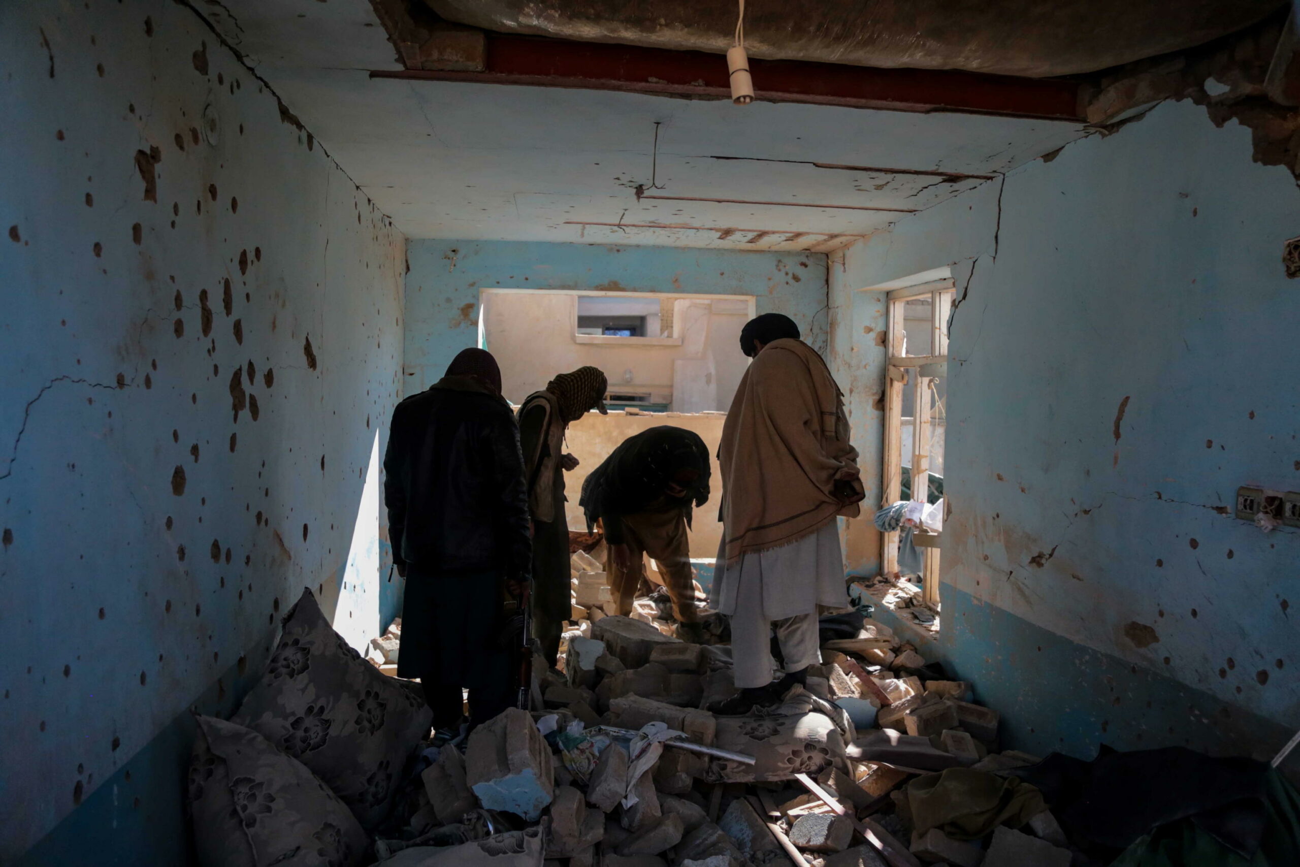 Forze siriane e USA colpiscono depositi di armi dell’ISIS nel Sud della Siria