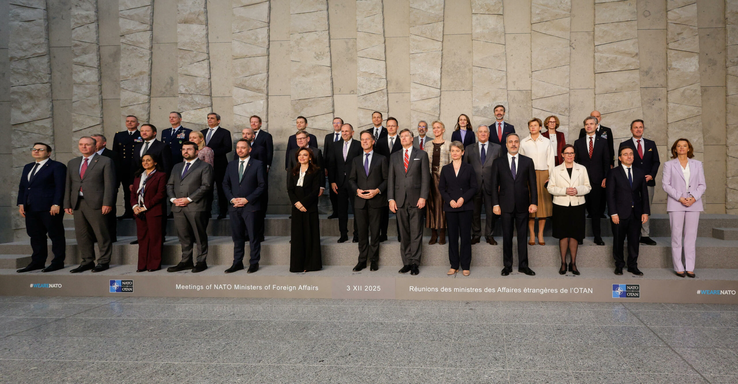 Ministri degli Esteri europei chiedono maggiore pressione su Mosca