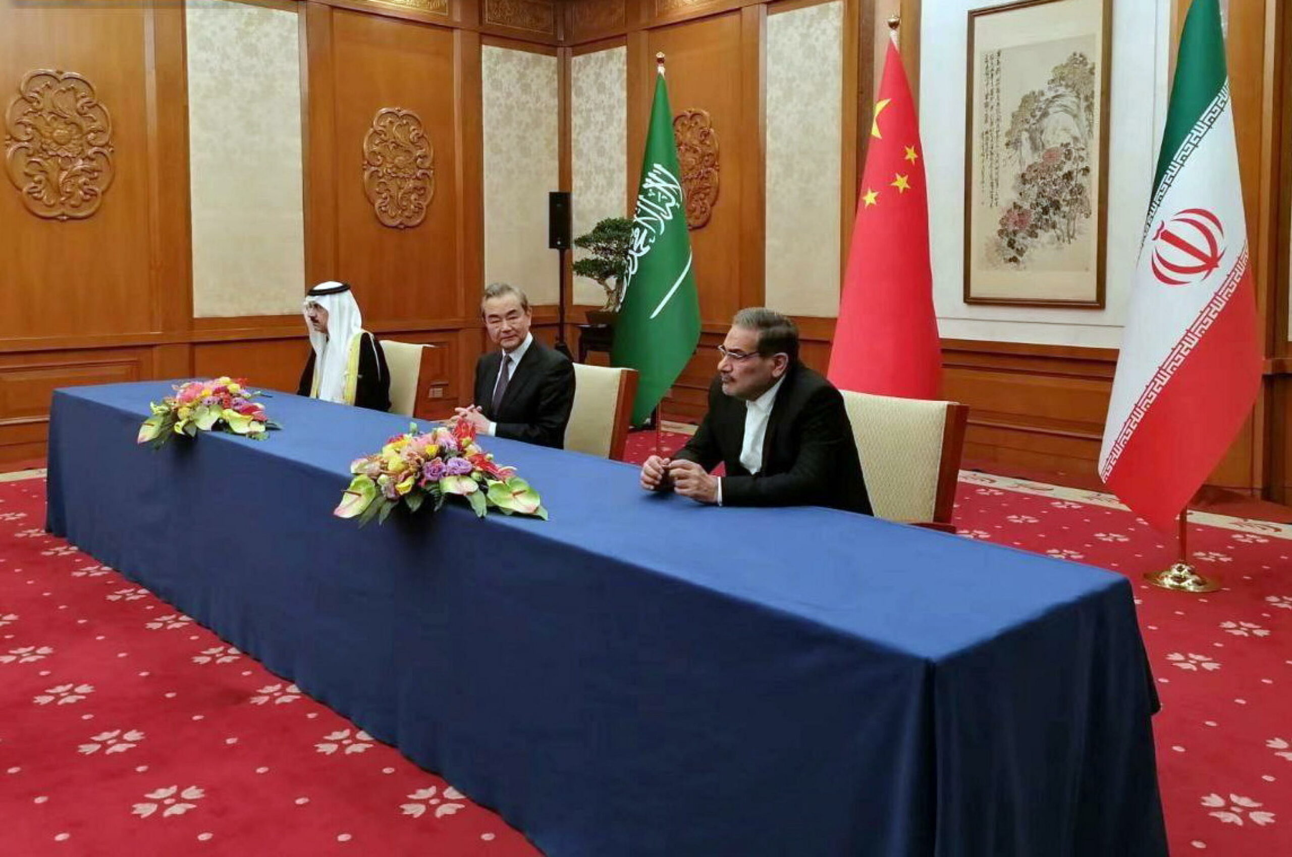 Cina ribadisce sostegno a relazioni Iran-Arabia Saudita durante incontro trilaterale