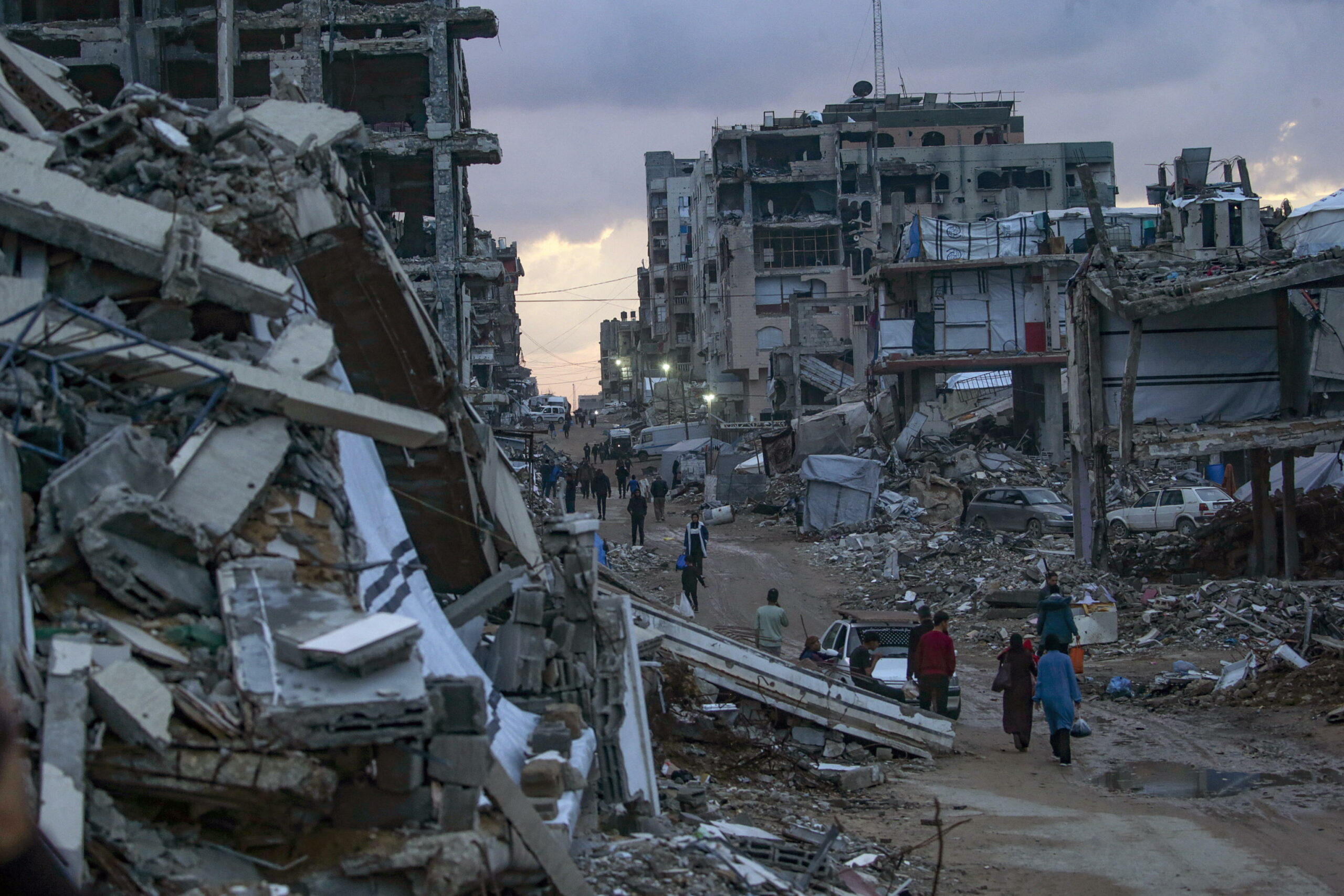 Ynet: “Israele accetta di finanziare rimozione macerie a Gaza su richiesta USA”