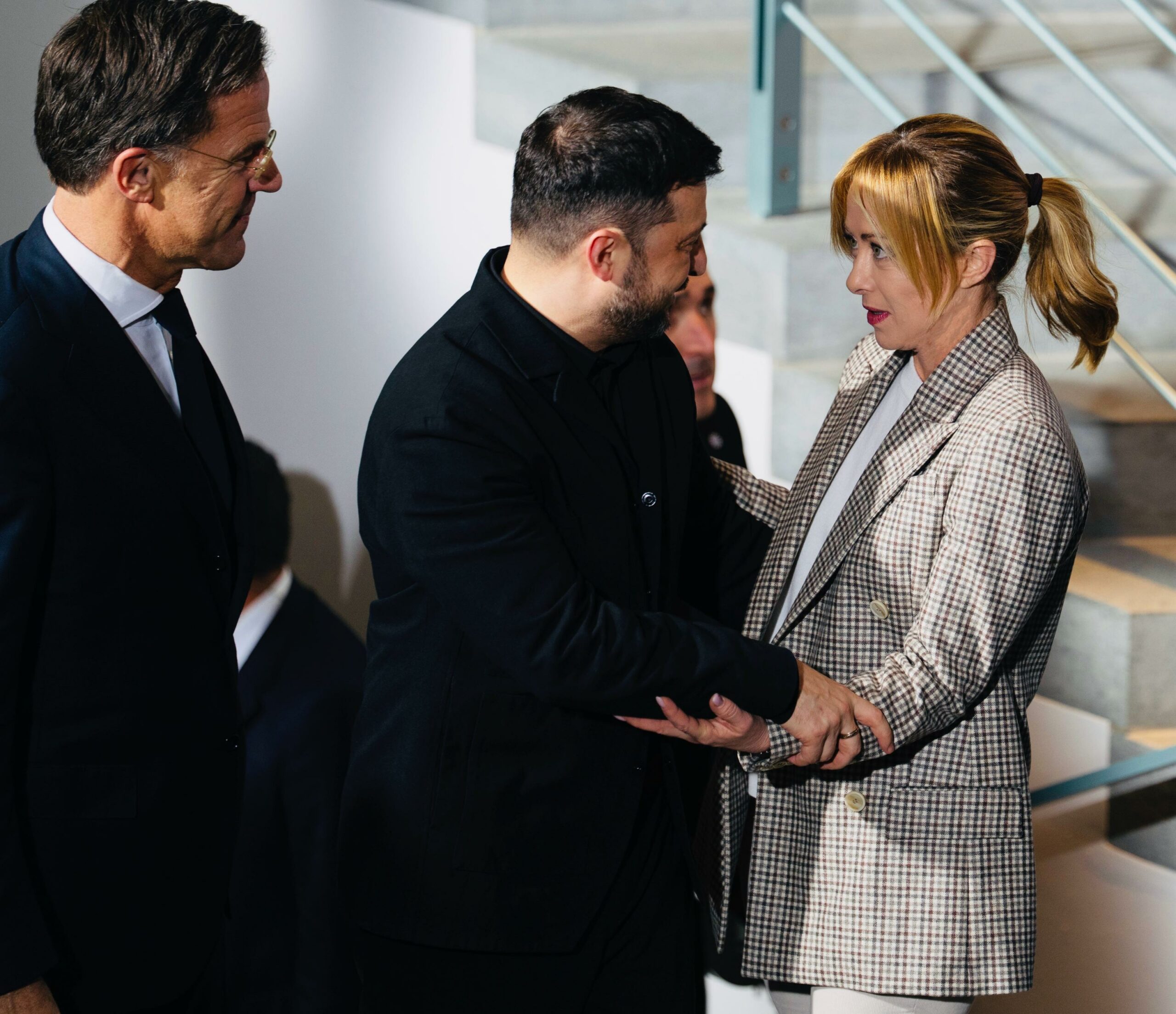 Politico: “Meloni avrebbe detto ai leader UE di comprendere posizione di Orban sul prestito a Kiev”