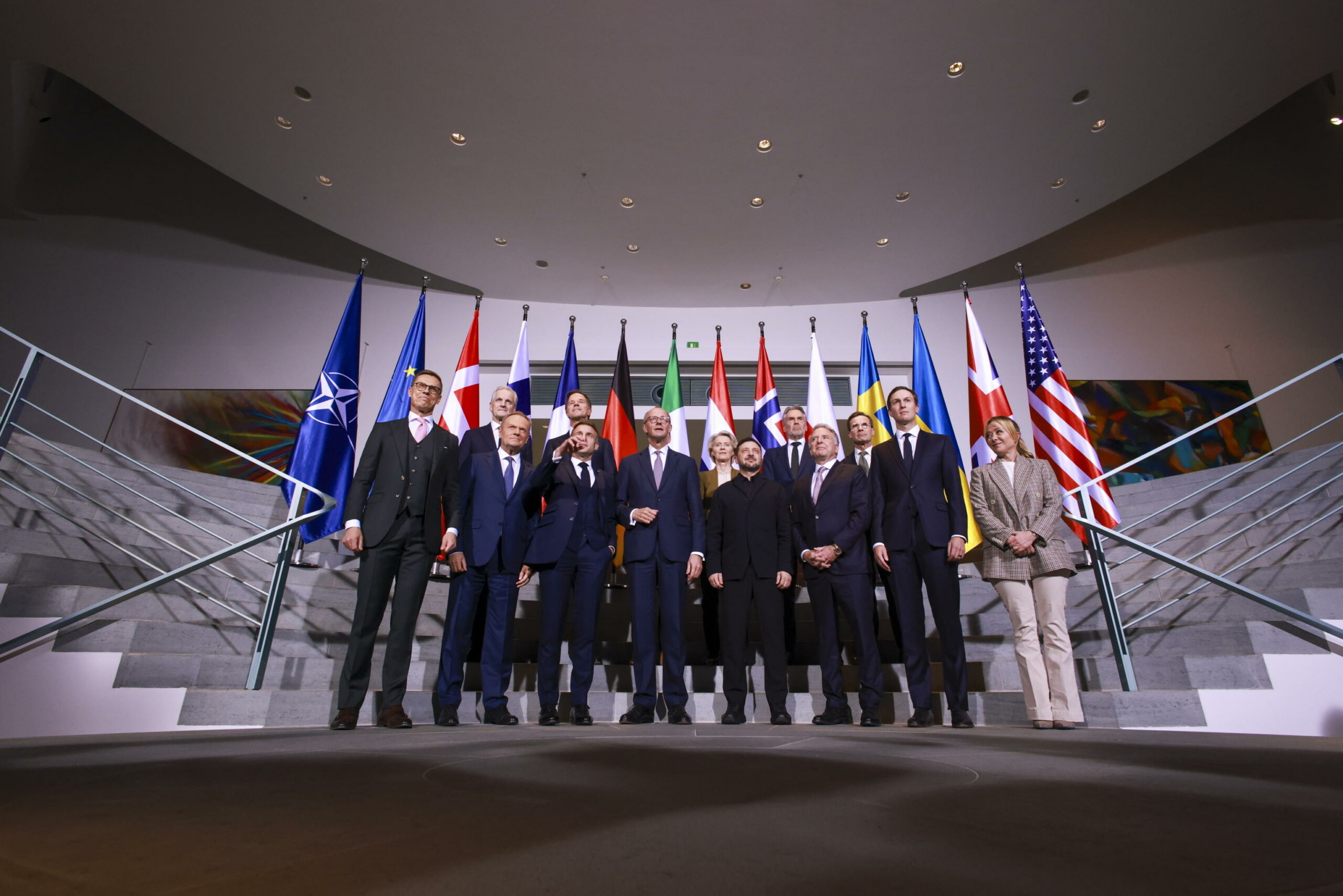 Financial Times: “Kiev concorda piano di cessate il fuoco a più livelli con Europa e USA”