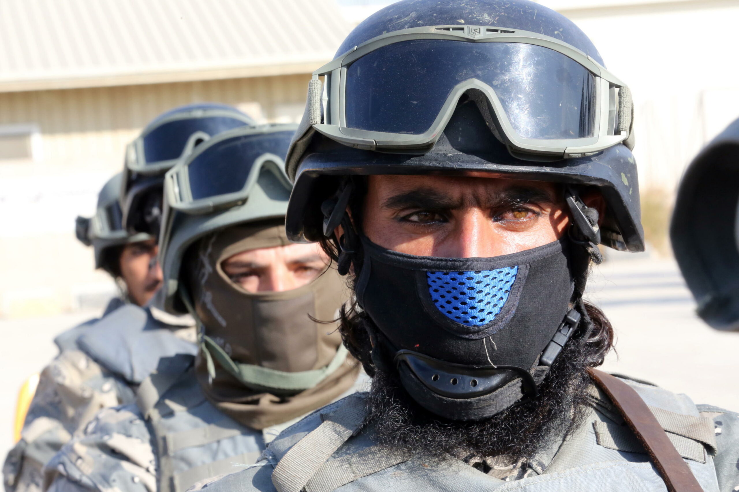 Pakistan: 5 poliziotti uccisi in un attentato e una sparatoria