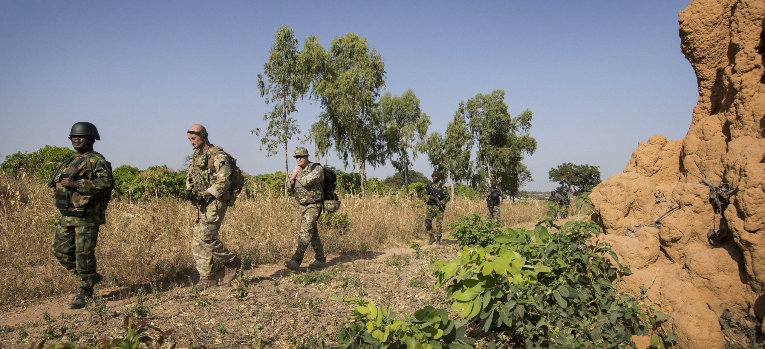 Nigeria si scusa con Burkina Faso per volo militare non autorizzato, rilasciati 11 militari