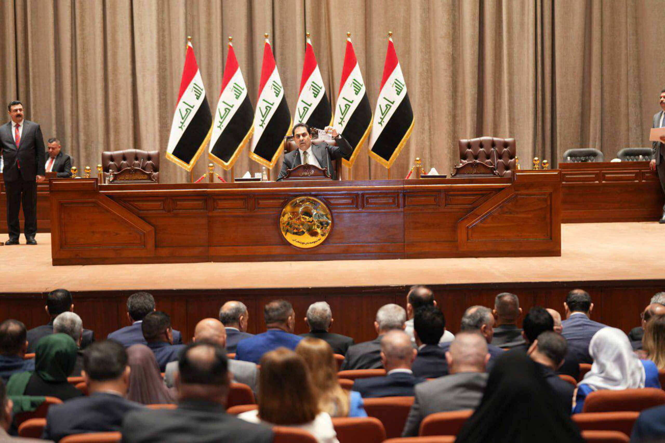 Parlamento iracheno tiene sua prima sessione ed elegge il presidente