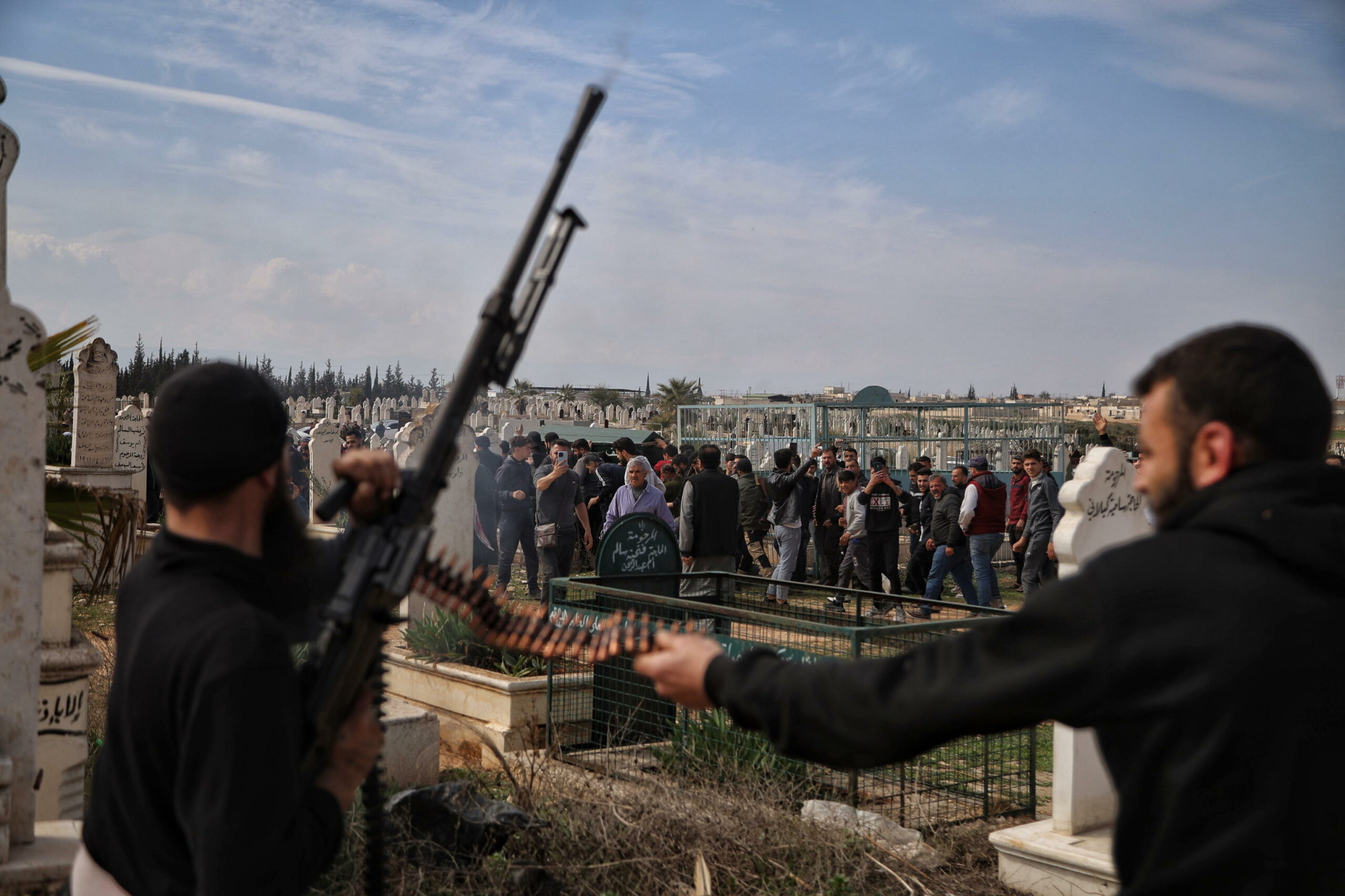 UK e Francia bombardano deposito sotterraneo armi ISIS in Siria