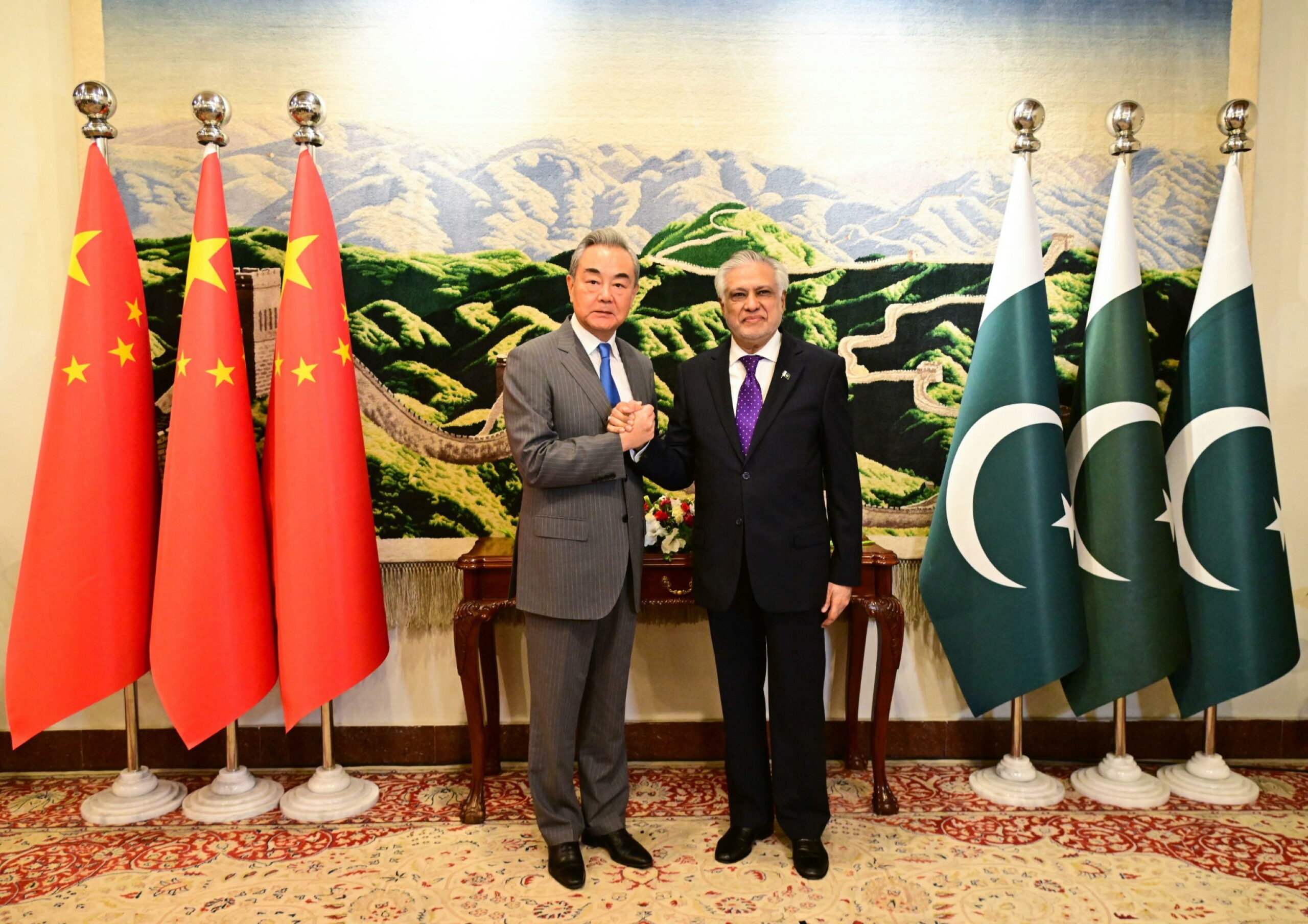 Cina e Pakistan riaffermano legami mentre migliorano relazioni USA-Islamabad
