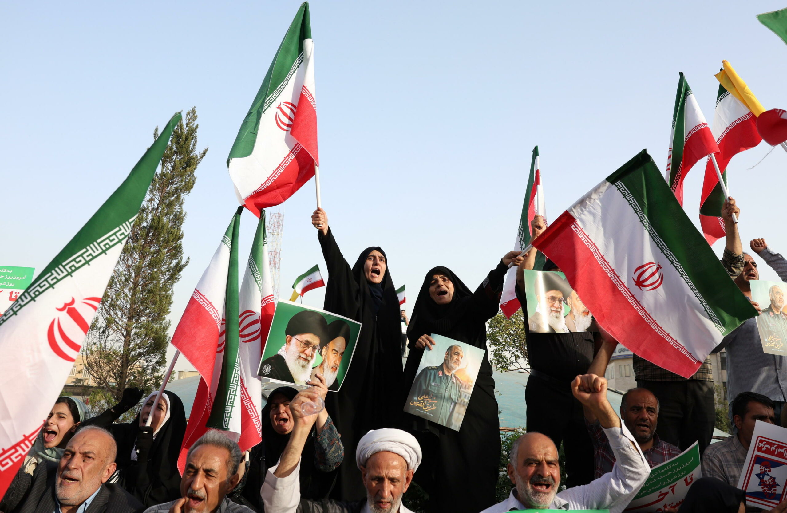 Iran chiude temporaneamente spazio aereo mentre USA ordinano ritiro del personale dalle basi in Medio Oriente