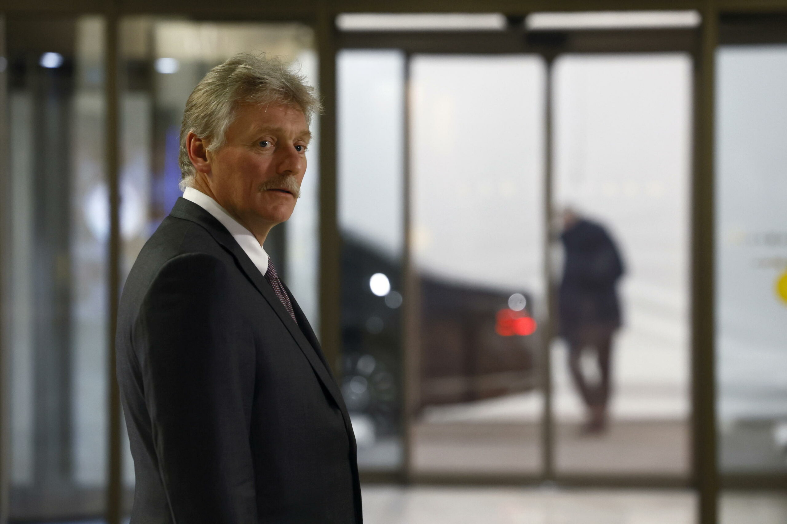 Cremlino ribadisce invito a Zelensky di recarsi a Mosca e afferma che territorio non è unica questione chiave per accordi