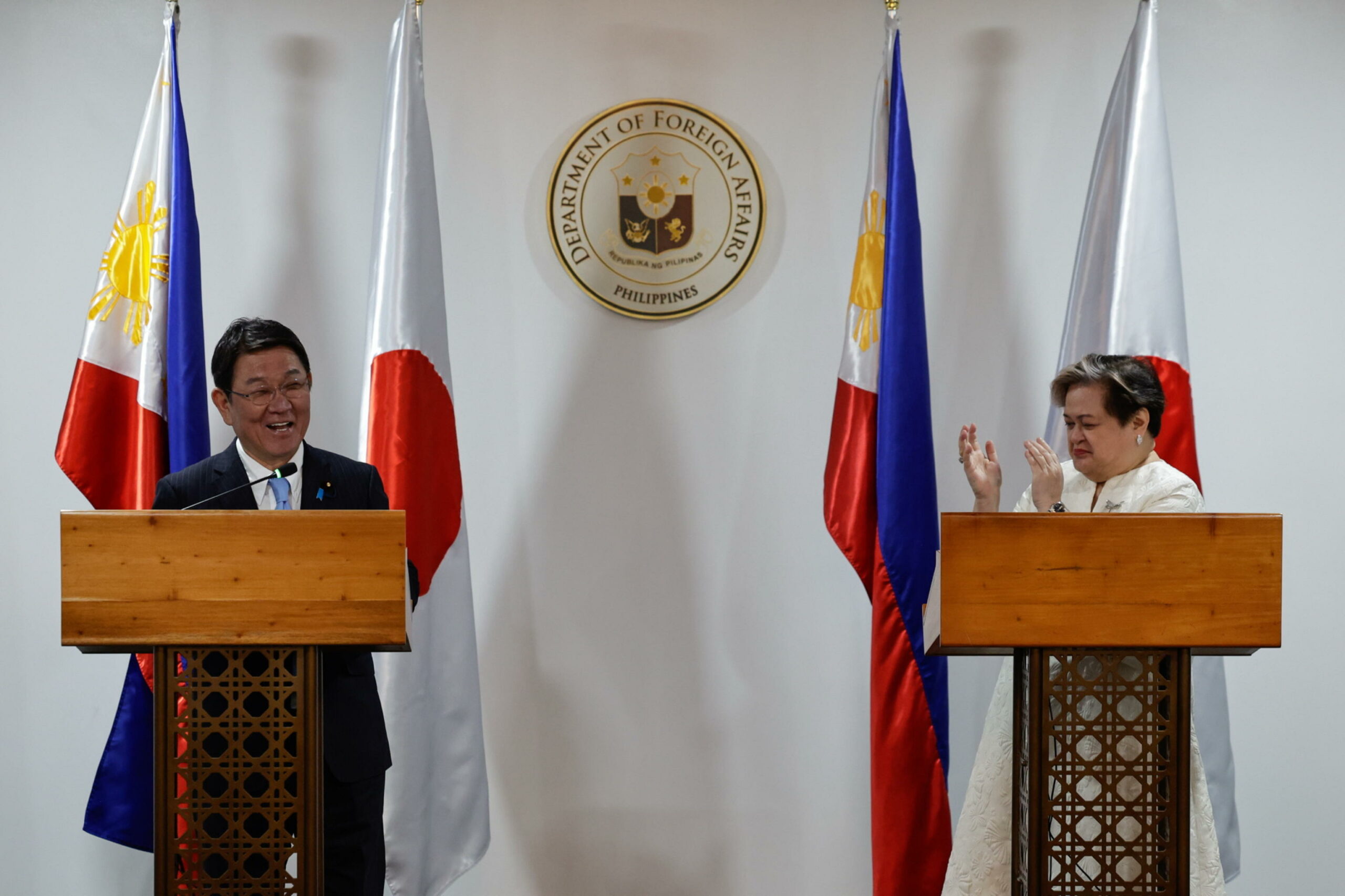 Giappone e Filippine firmano patto di difesa per contrastare “crescente minaccia cinese”