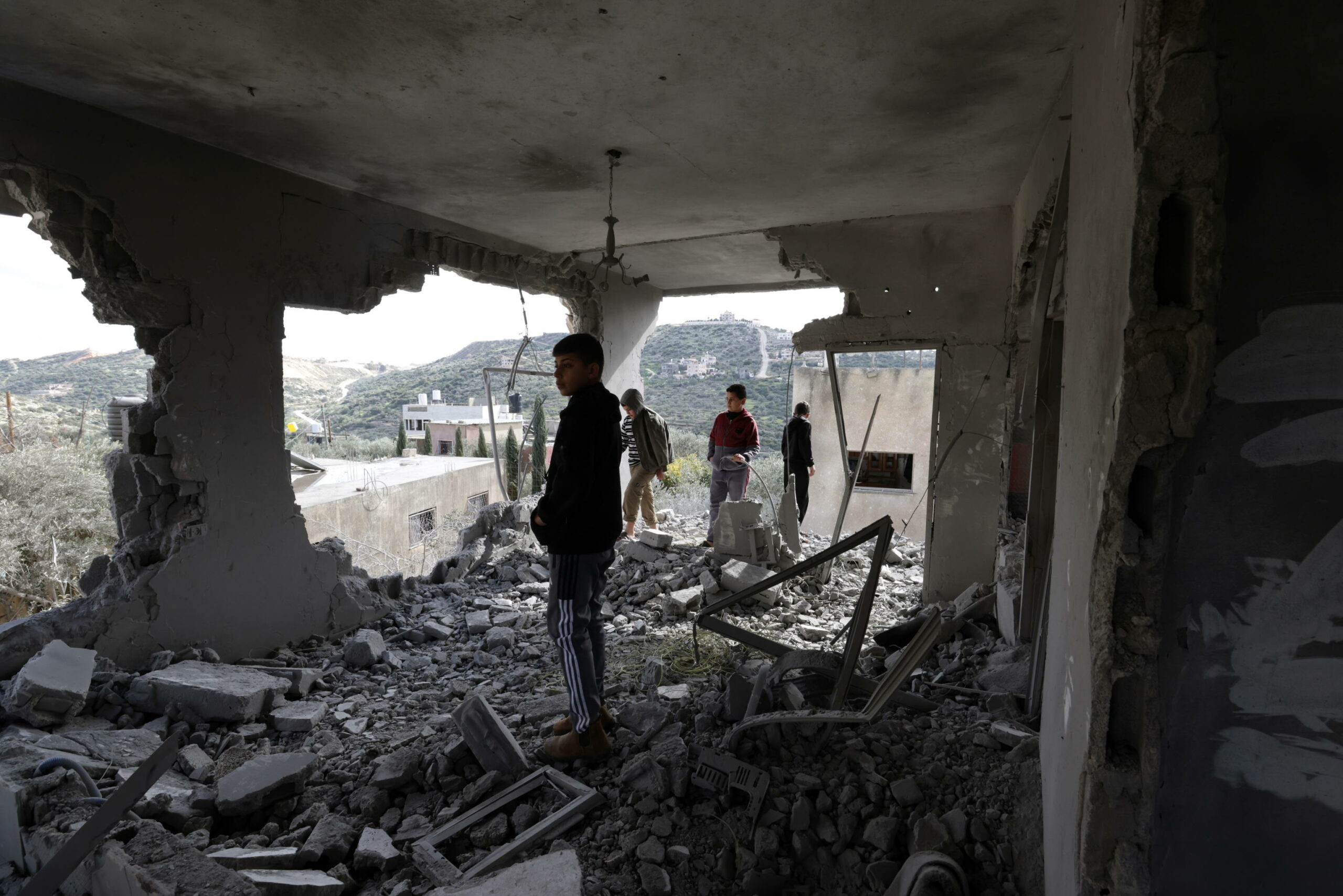 Israele intensifica raid e demolizioni in Cisgiordania: decine di arresti e un ferito