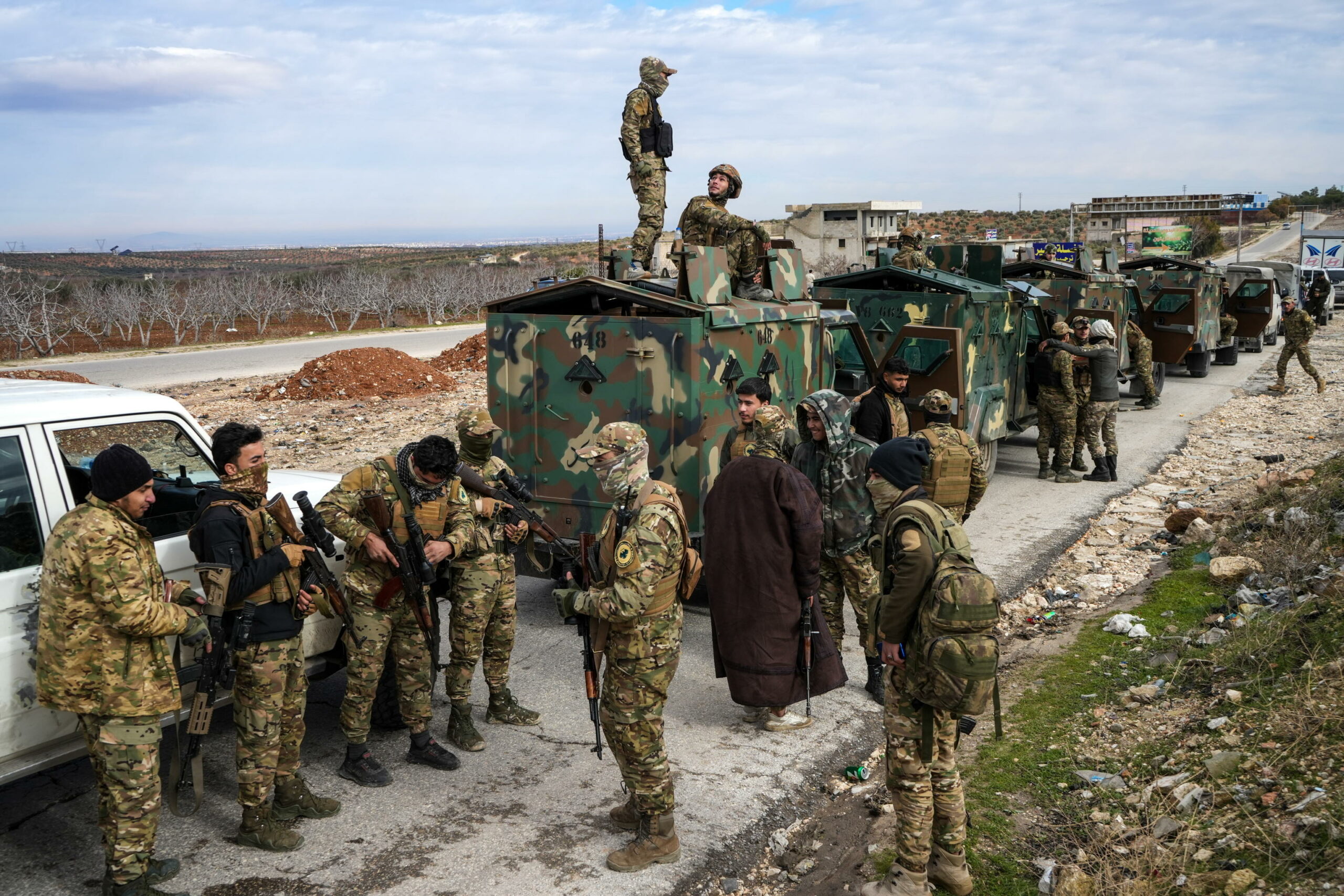 Migliaia di siriani in fuga per possibile offensiva governativa contro curdi