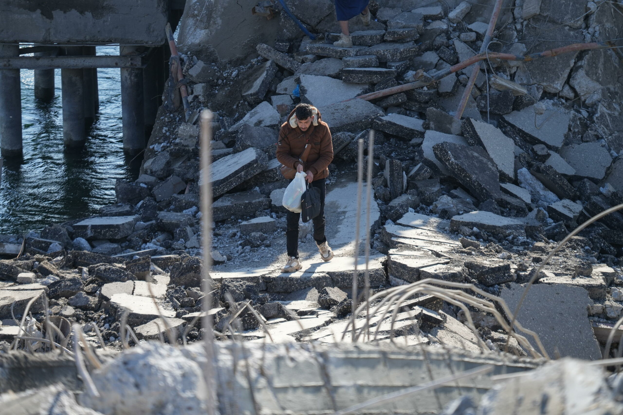 Trump chiede a presidente siriano fine delle violenze tra Damasco e forze curde