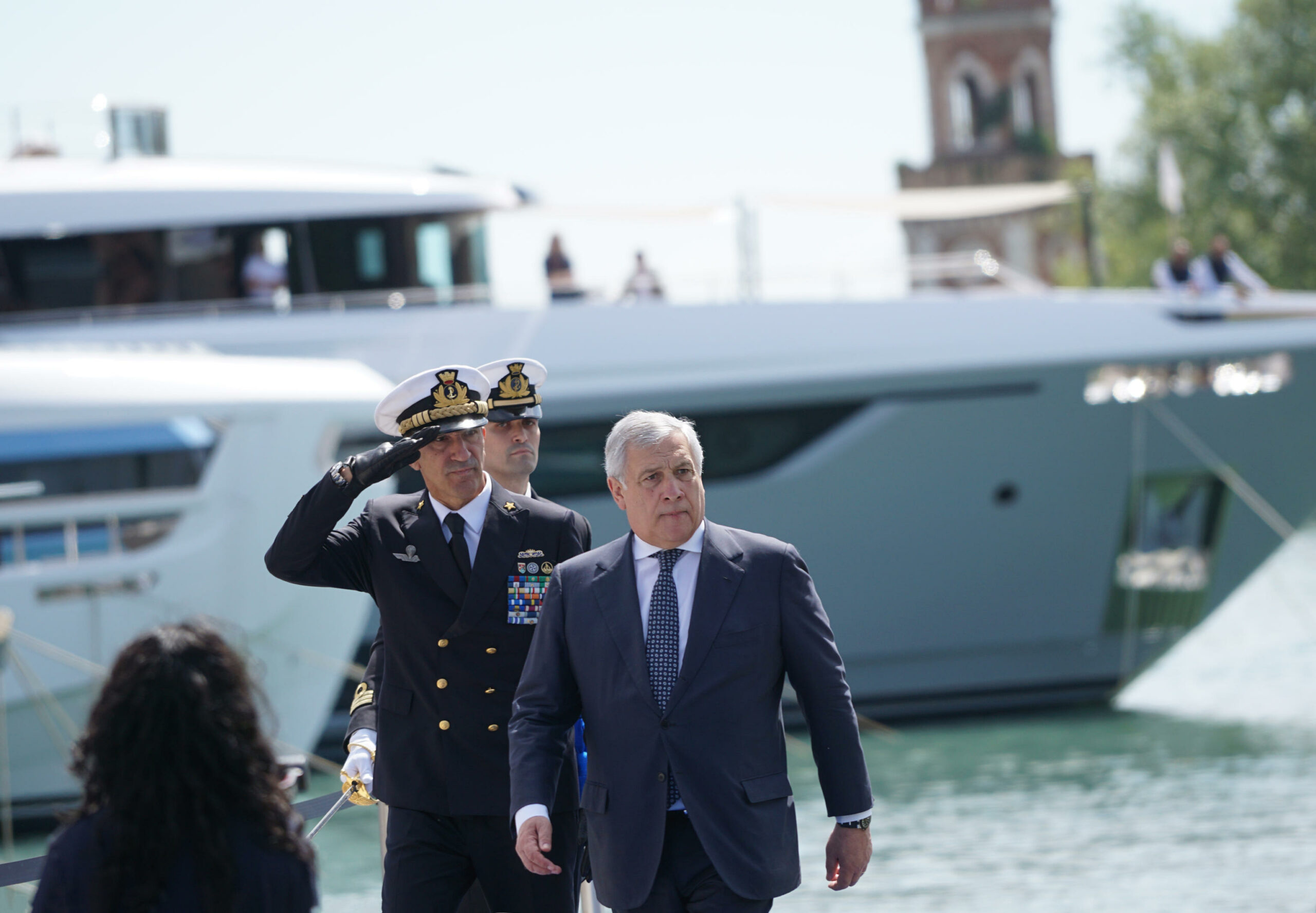 Italia valuta diverse opzioni per petroliera russa di GNL danneggiata alla deriva nel Mediterraneo