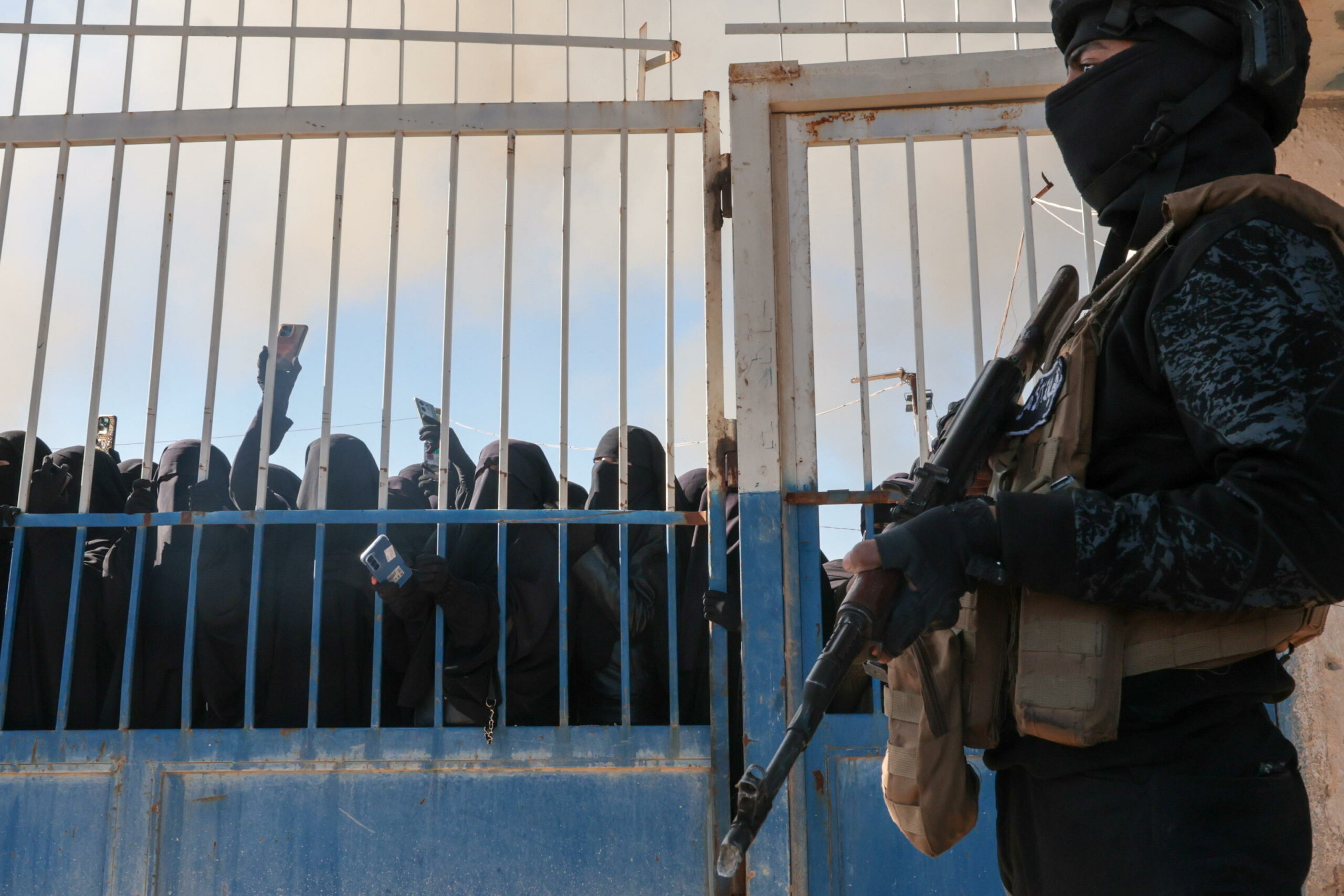 USA rallentano trasferimenti detenuti ISIS dalla Siria all’Iraq