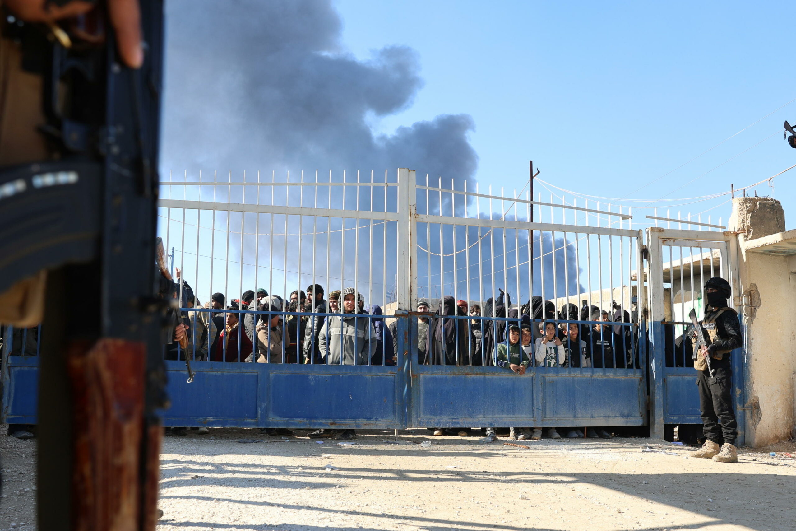 Iraq avvia indagini su detenuti ISIS trasferiti dalla Siria