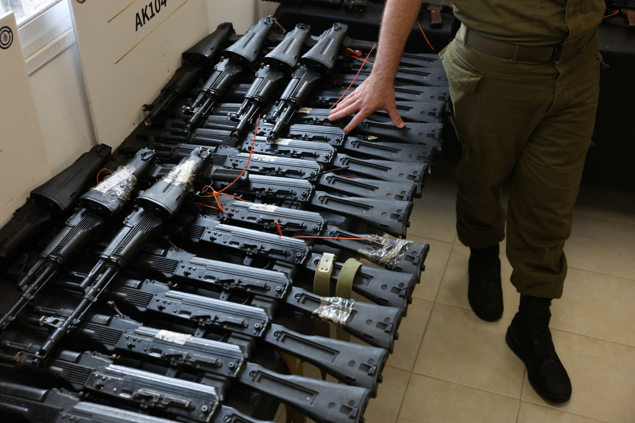 Siria arresta cellula dietro attacchi ad aeroporto di Mezzeh, armi riconducibili a Hezbollah