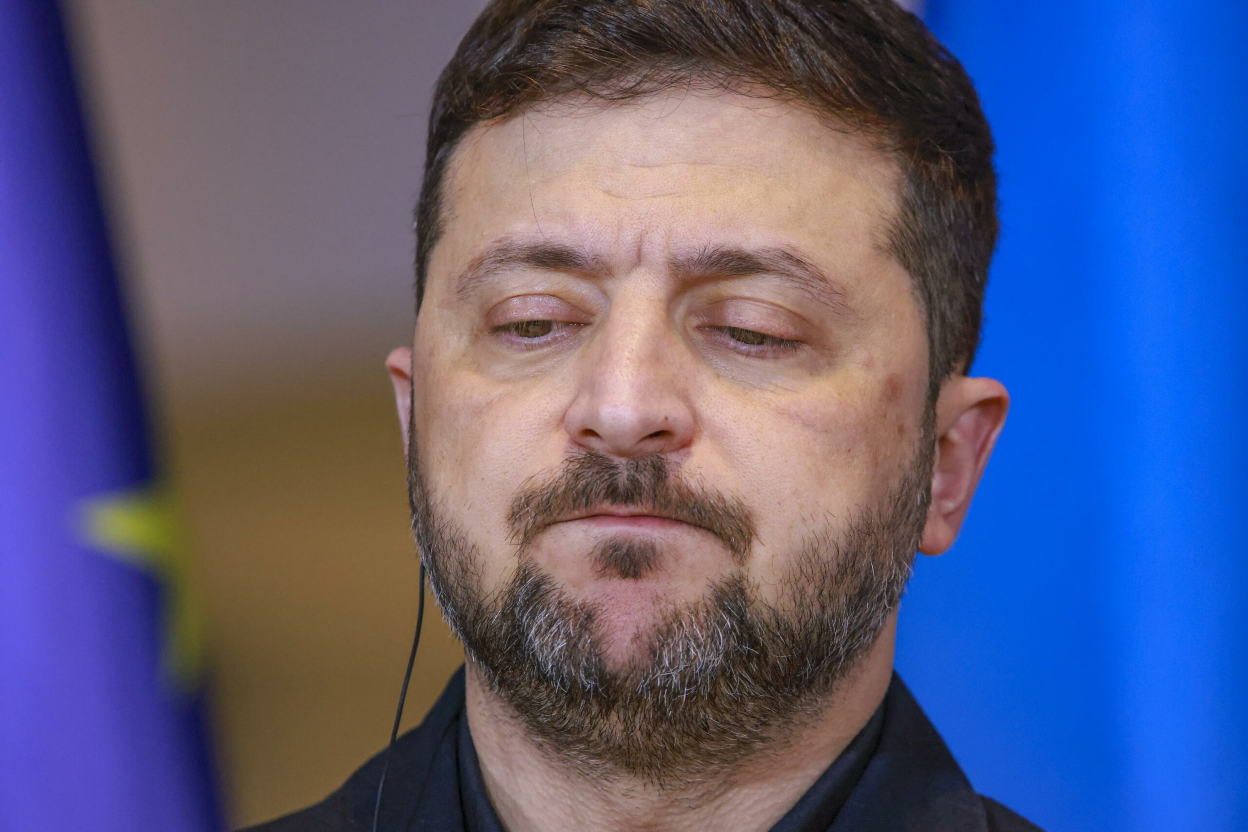 Ucraina, Zelensky: “Trump sta esercitando pressioni indebite su Kiev”