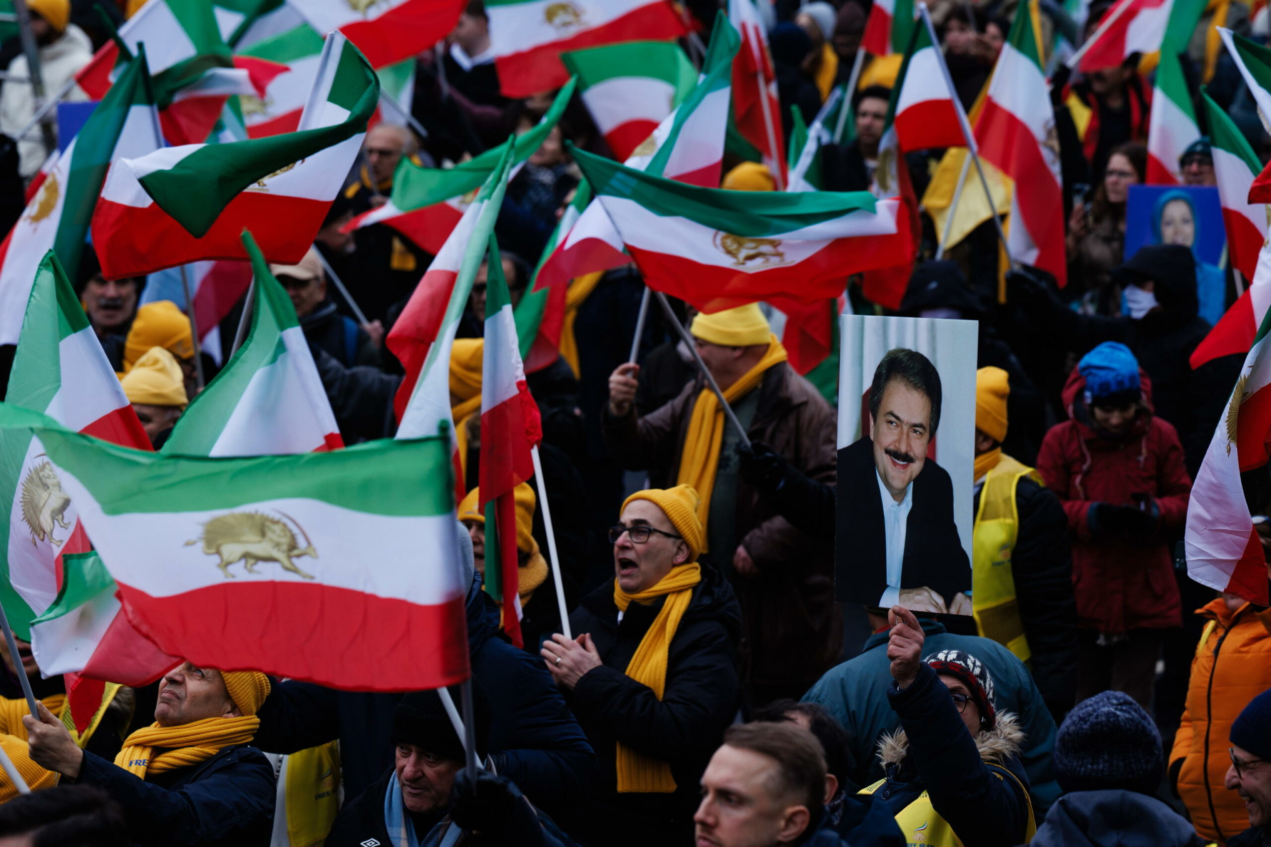 Iran arresta esponenti riformisti accusati di legami con USA e Israele