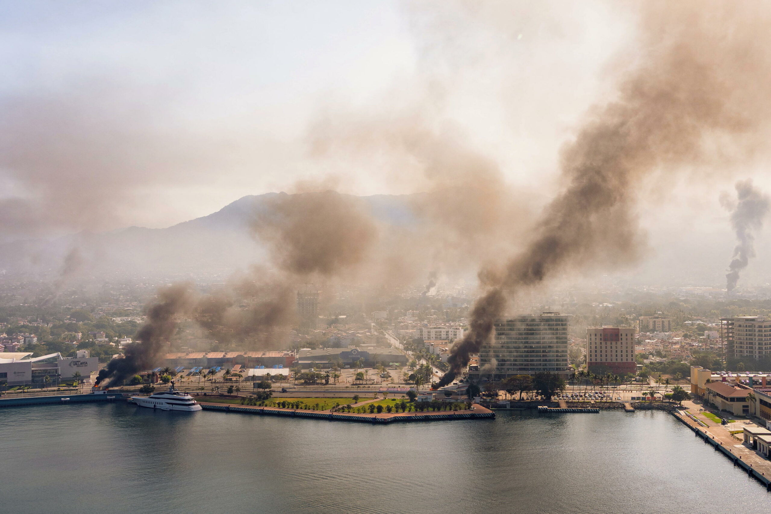 Messico: attacchi post uccisione boss cartello in raid di esercito messicano sostenuto da USA bloccano il Paese