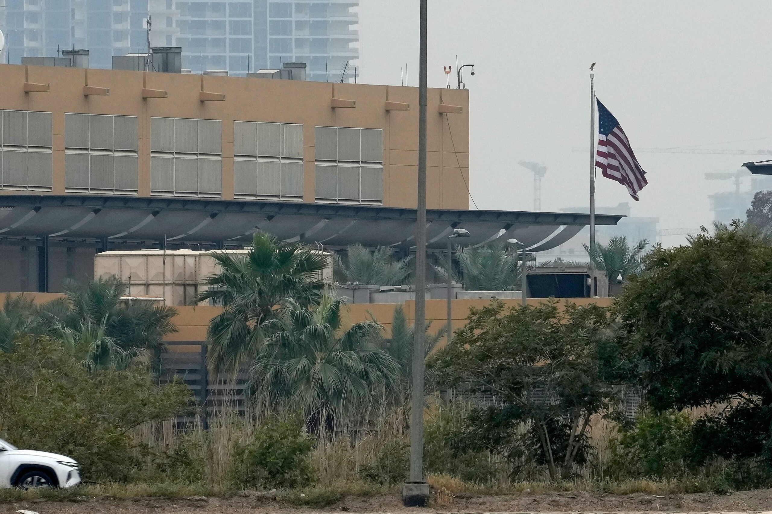 ￼Colpita ambasciata americana a Baghdad, mentre Iran promette reazione ad attacco contro isola di Kharg