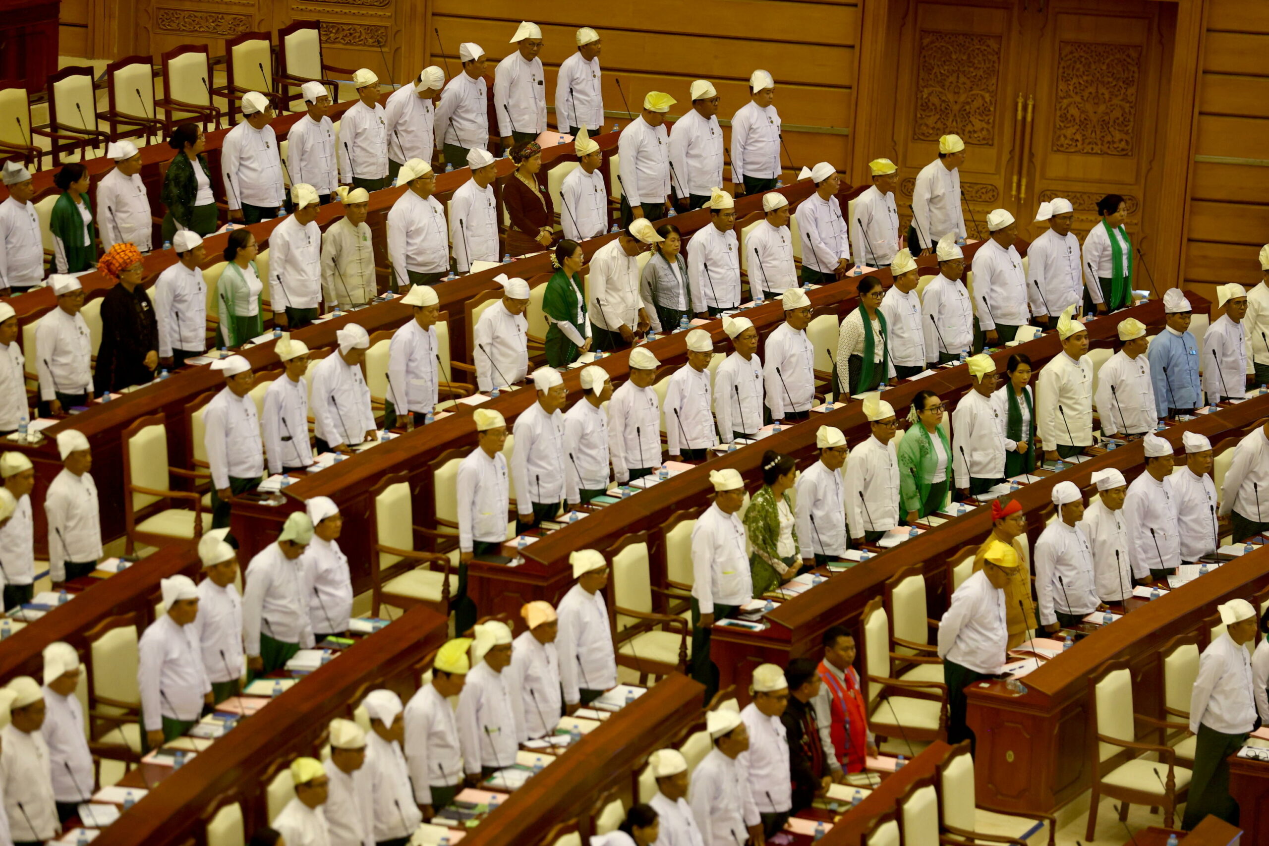 Myanmar: Parlamento si riunisce mentre esercito si prepara a nuova era di governo