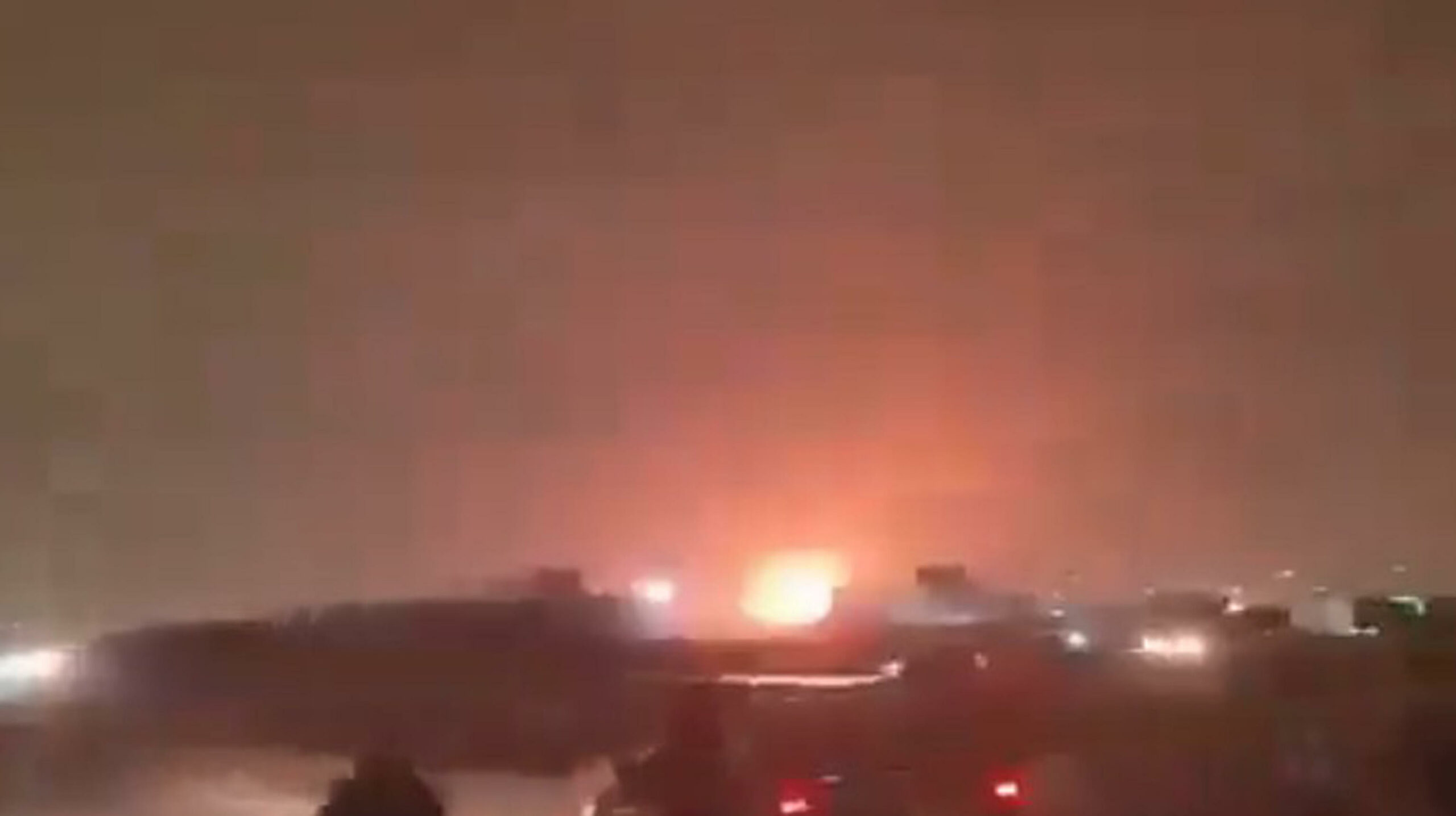 Iran colpisce infrastrutture energetiche chiave del Golfo e crea corridoio di navigazione sicuro attraverso Hormuz