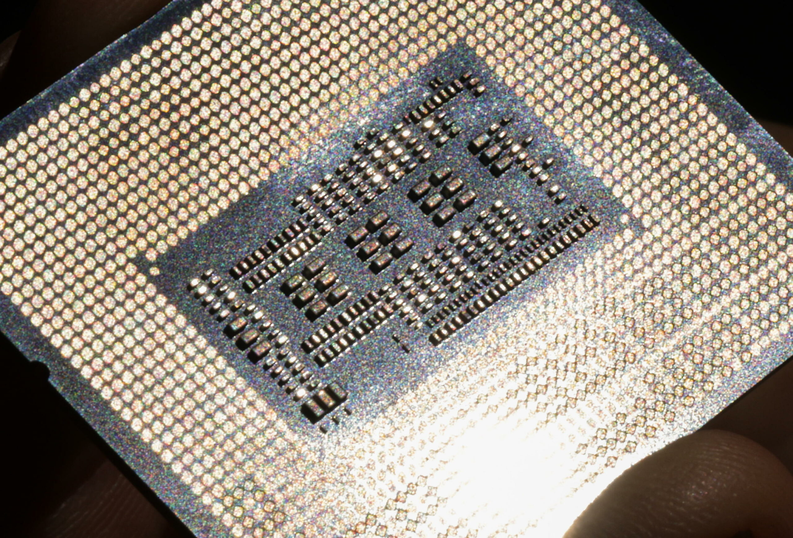 Guerra con l’Iran minaccia approvvigionamento dell’elio, fondamentale per la produzione dei chip