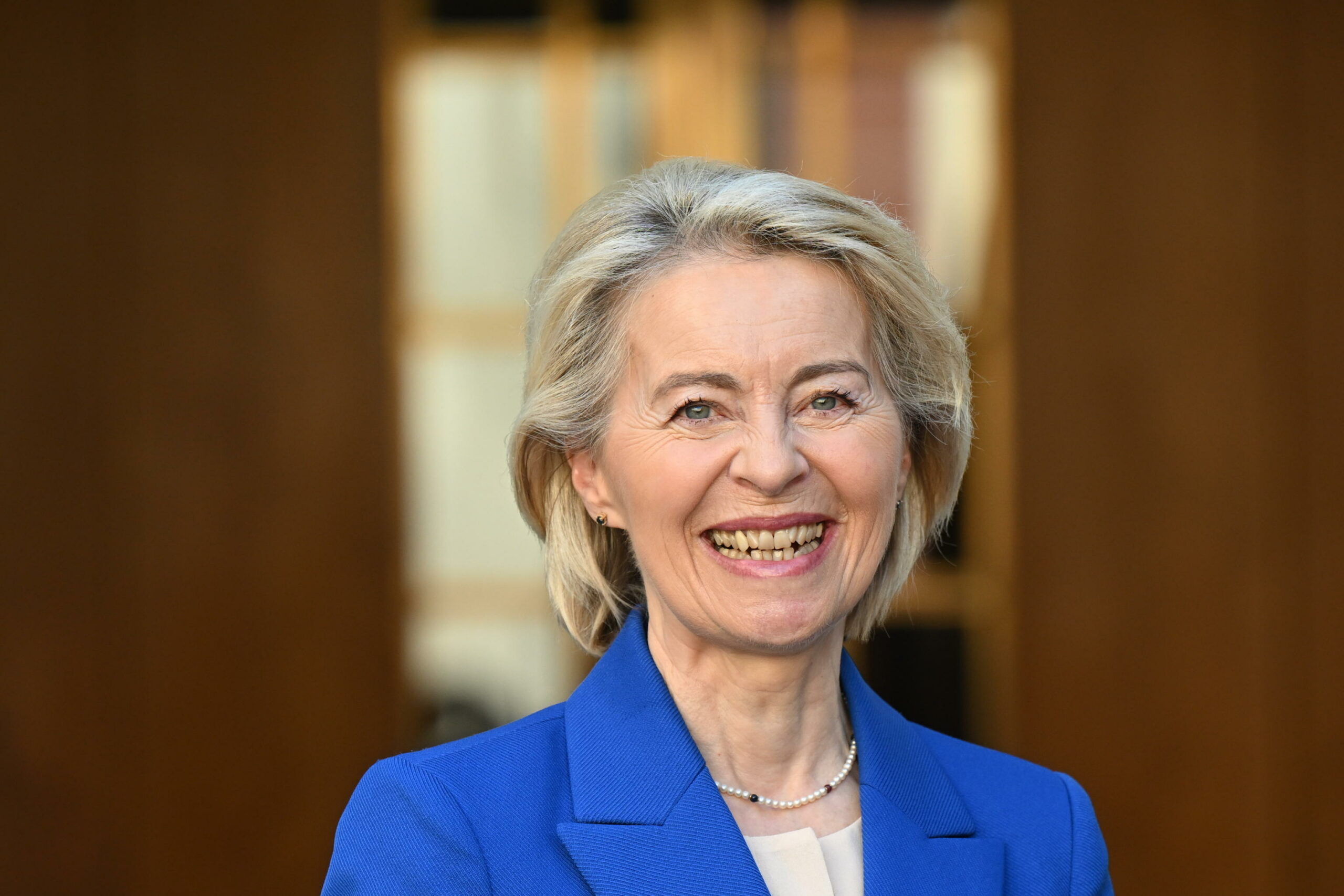 UE rinvia proposta di vietare permanentemente importazioni di petrolio russo