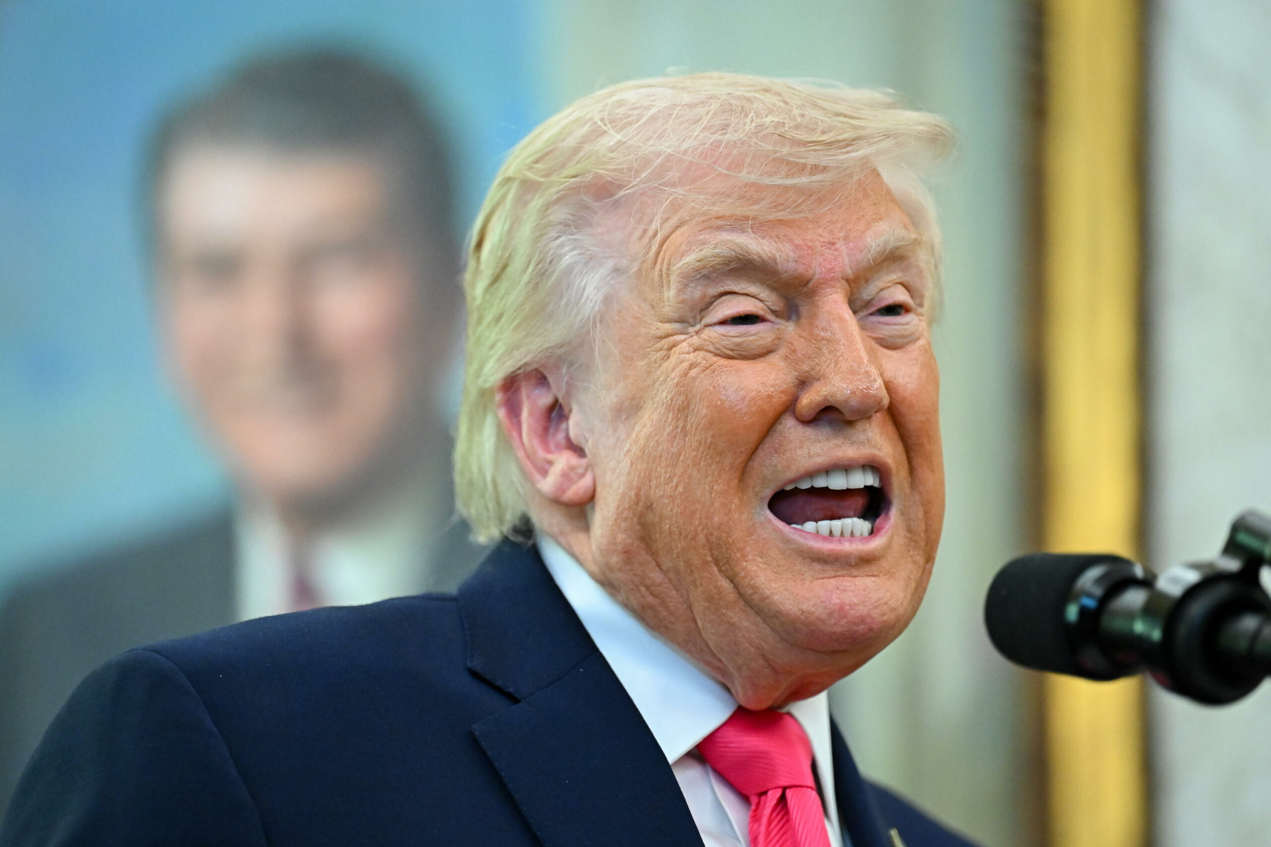 Trump dichiara vittoria contro l’Iran, mentre Teheran nega progressi nei colloqui di pace