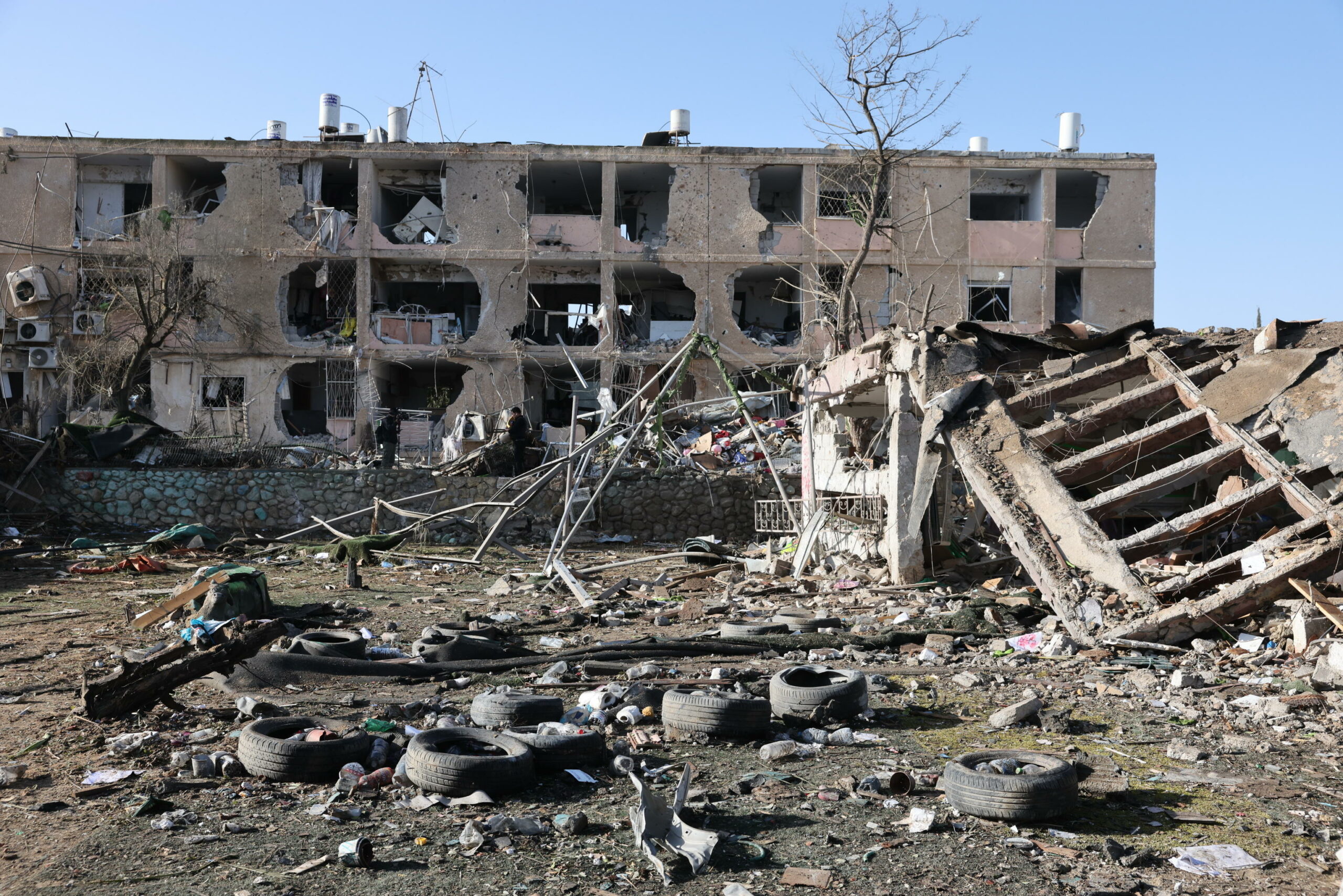 Aumentano dubbi sulla carenza di intercettori dopo che i missili iraniani hanno penetrato le difese di Israele