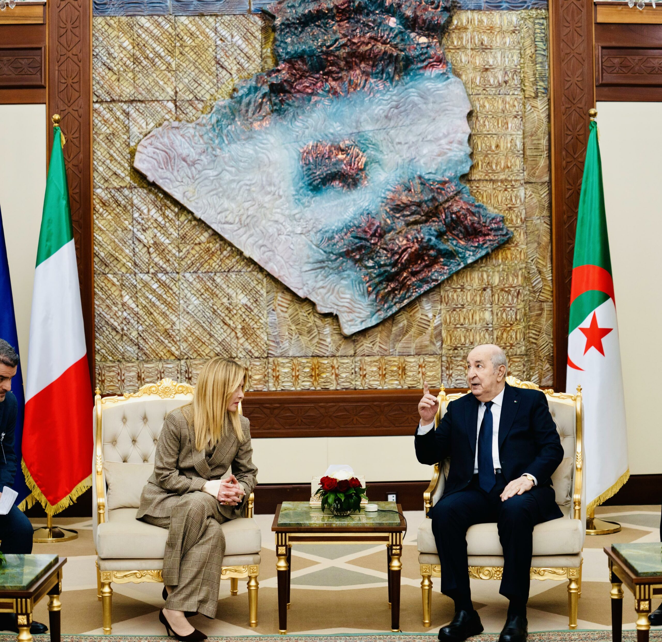 Meloni ad Algeri: Italia e Spagna mirano al gas algerino mentre guerra con l’Iran ha ridotto forniture del Golfo