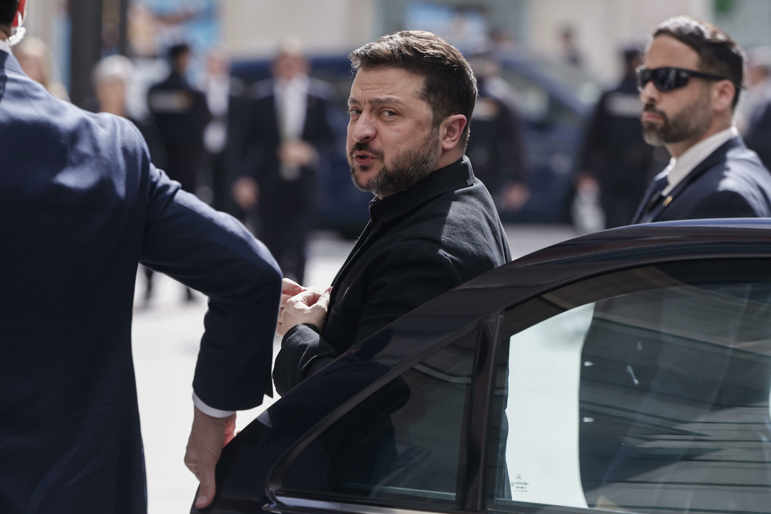 Zelensky: “Alleati hanno inviato segnali su riduzione attacchi contro giacimenti petroliferi russi”