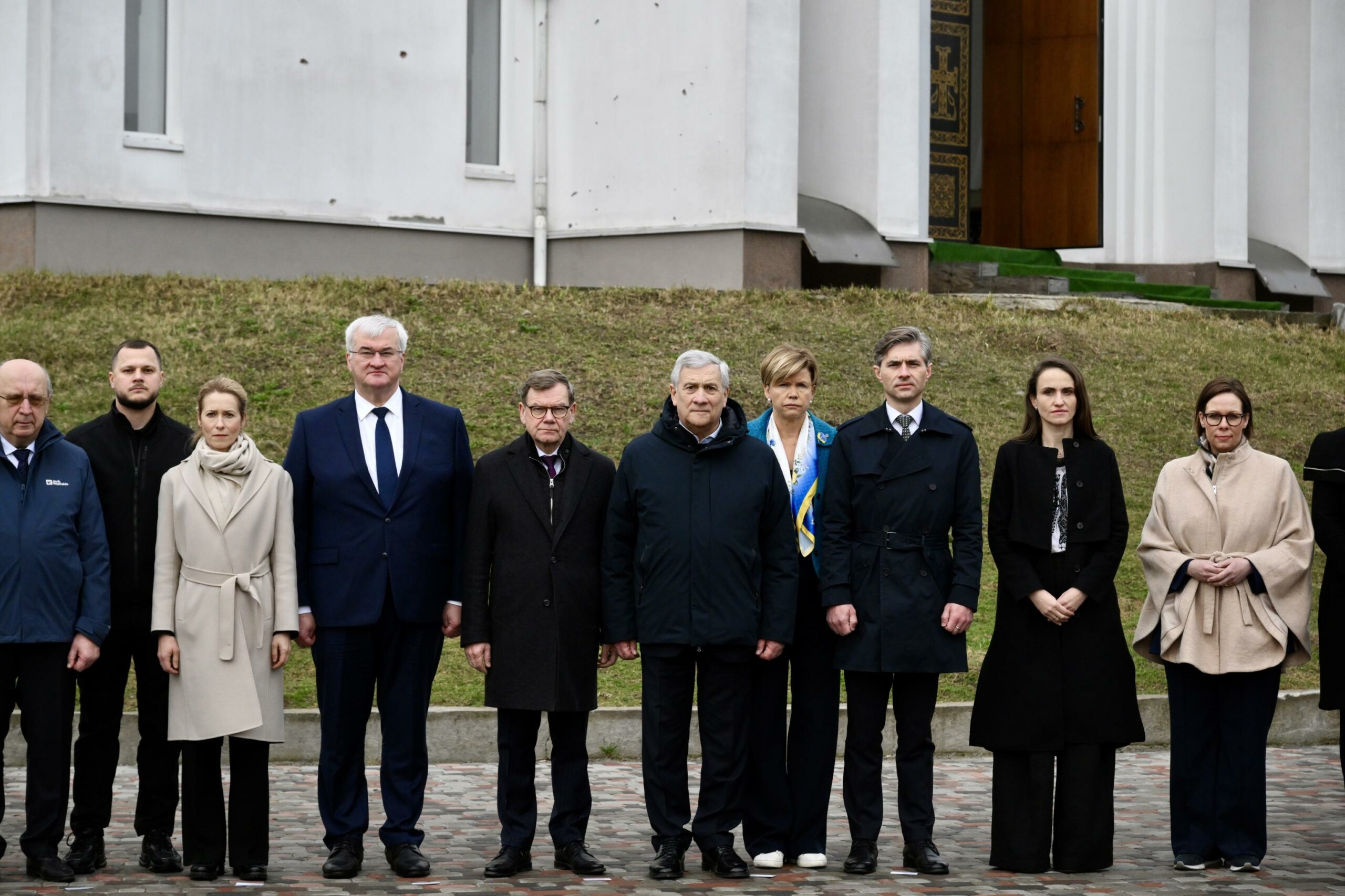 Massimi diplomatici UE arrivano in Ucraina per commemorare massacro di Bucha