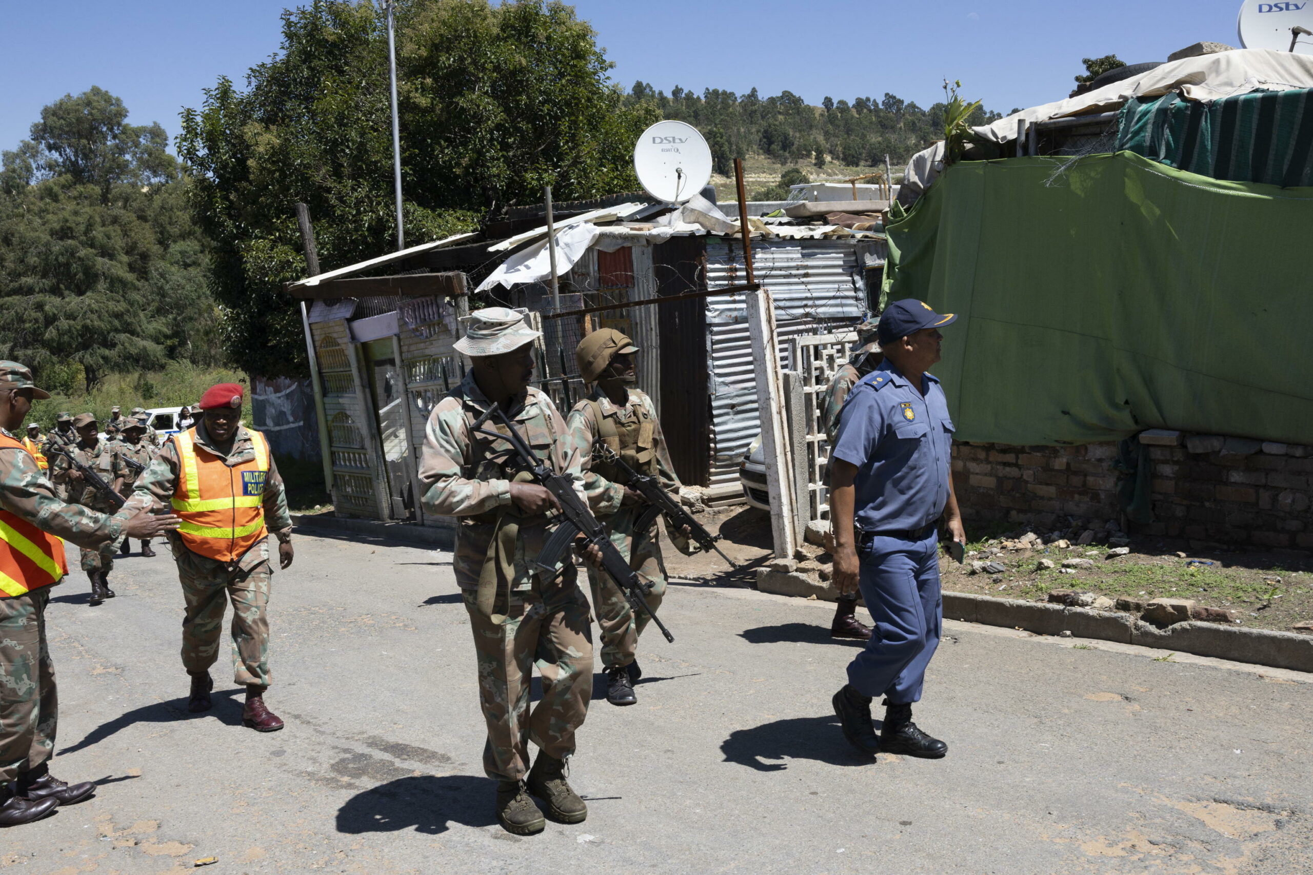 Sudafrica: esercito arriva in zone a più alto tasso di criminalità per contrastare bande criminali