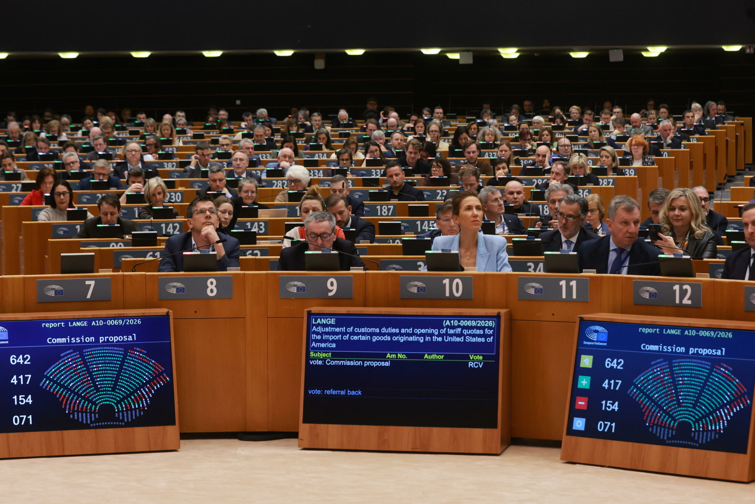 Legislatori UE chiedono esercitazioni militari congiunte dopo minaccia di Trump di ritirarsi dalla NATO