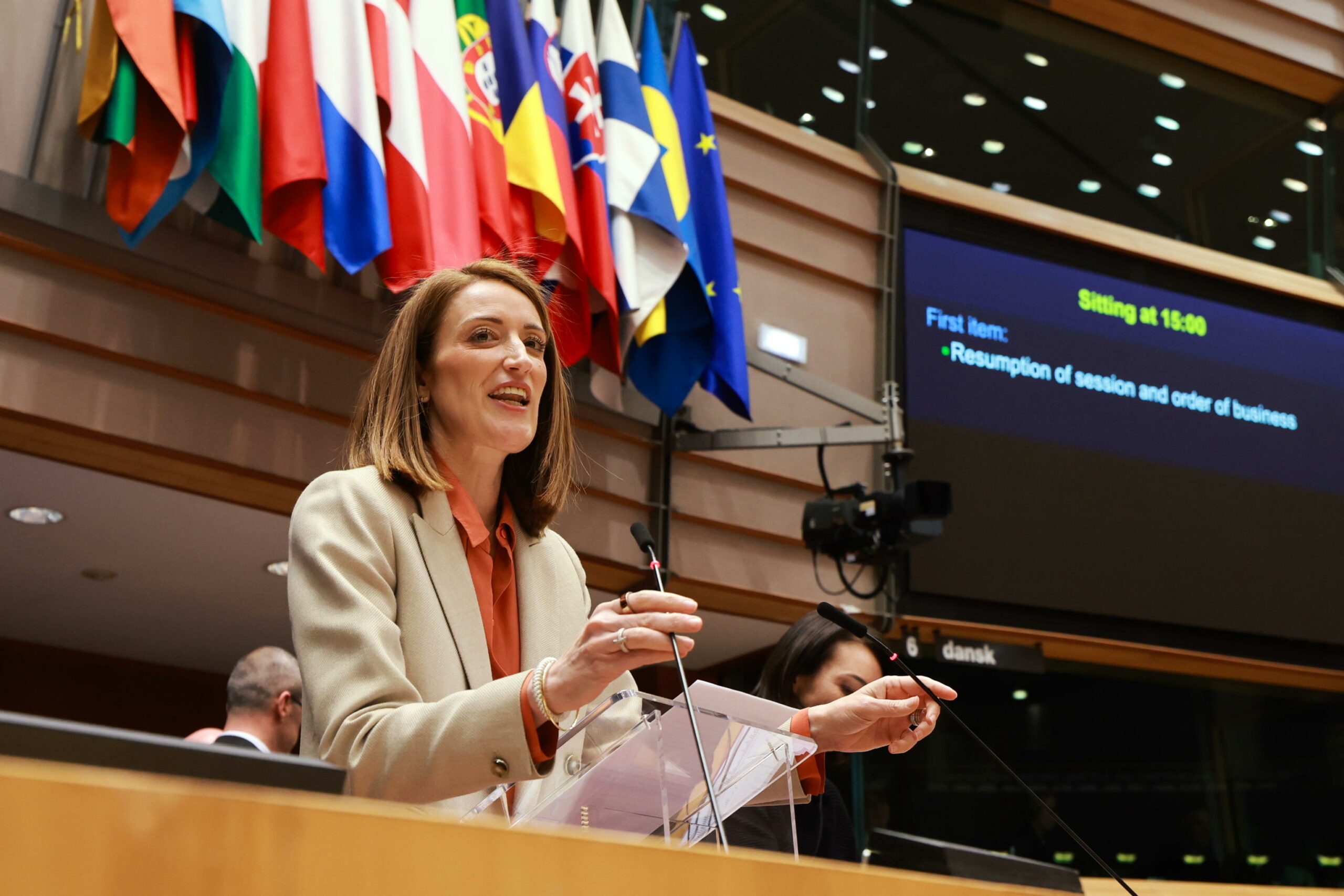 Parlamento UE approva riduzione dazi su importazioni USA per evitare conflitto tariffario