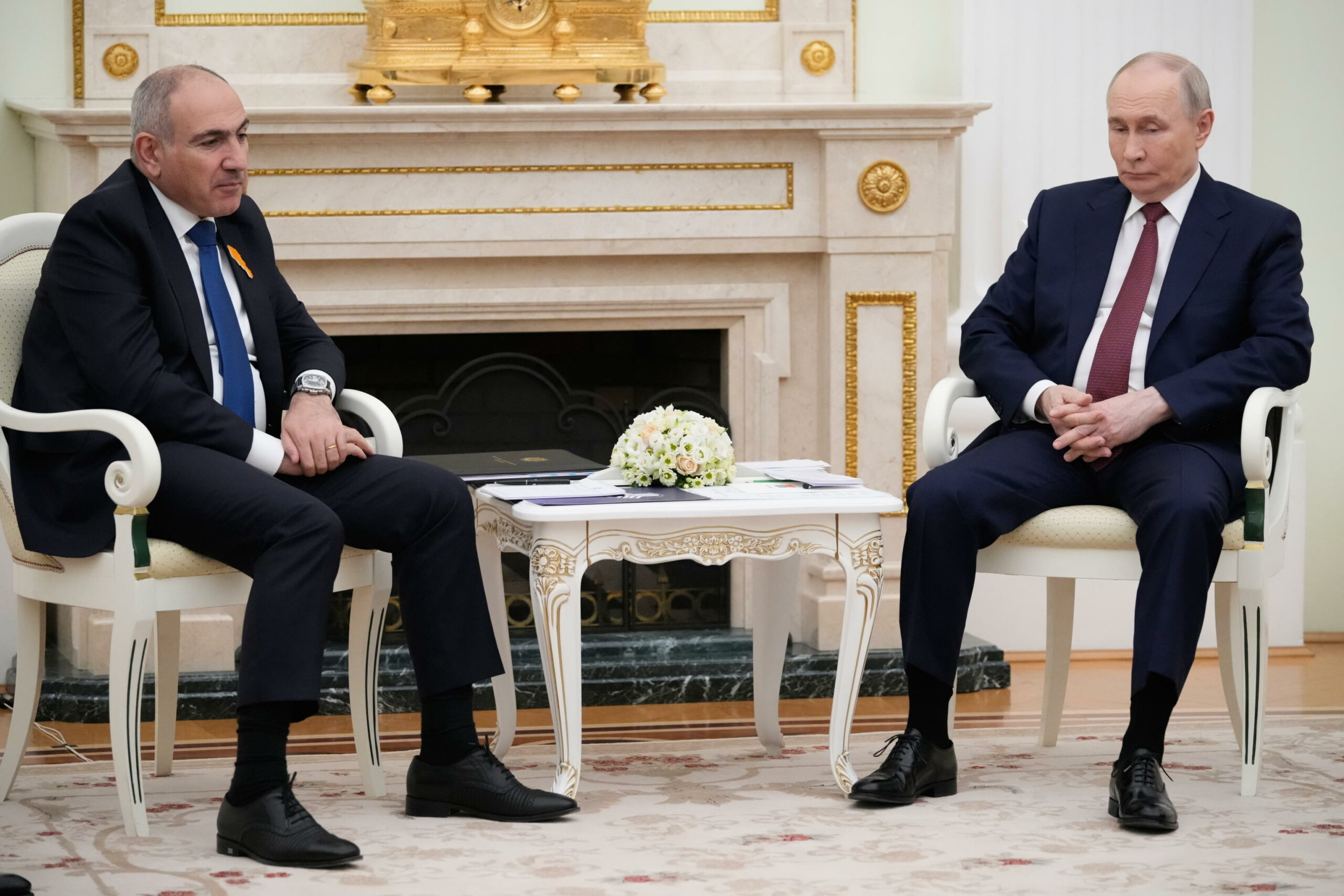 Putin incontra premier armeno al Cremlino